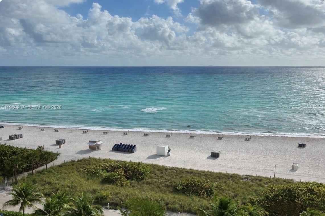 6039 Collins Ave #1136