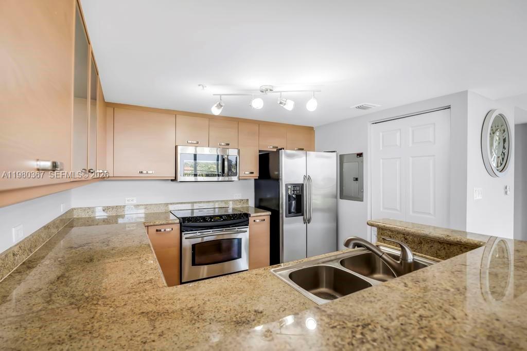 2001 N Ocean Blvd Fort Lauderdale, FL 33305