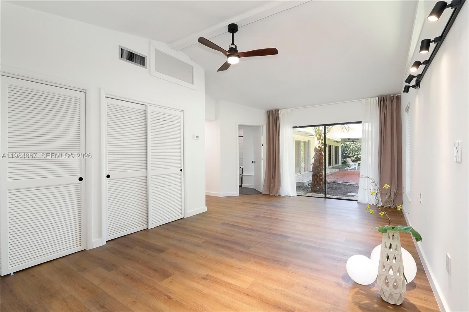 6841 SW 130th Ter Pinecrest, FL 33156