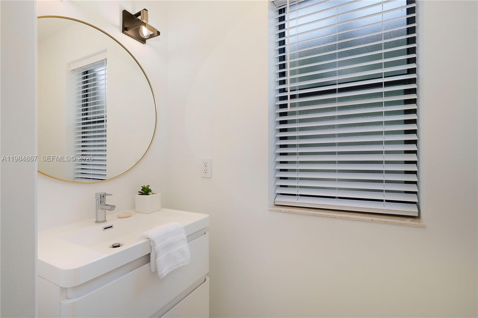 6841 SW 130th Ter Pinecrest, FL 33156