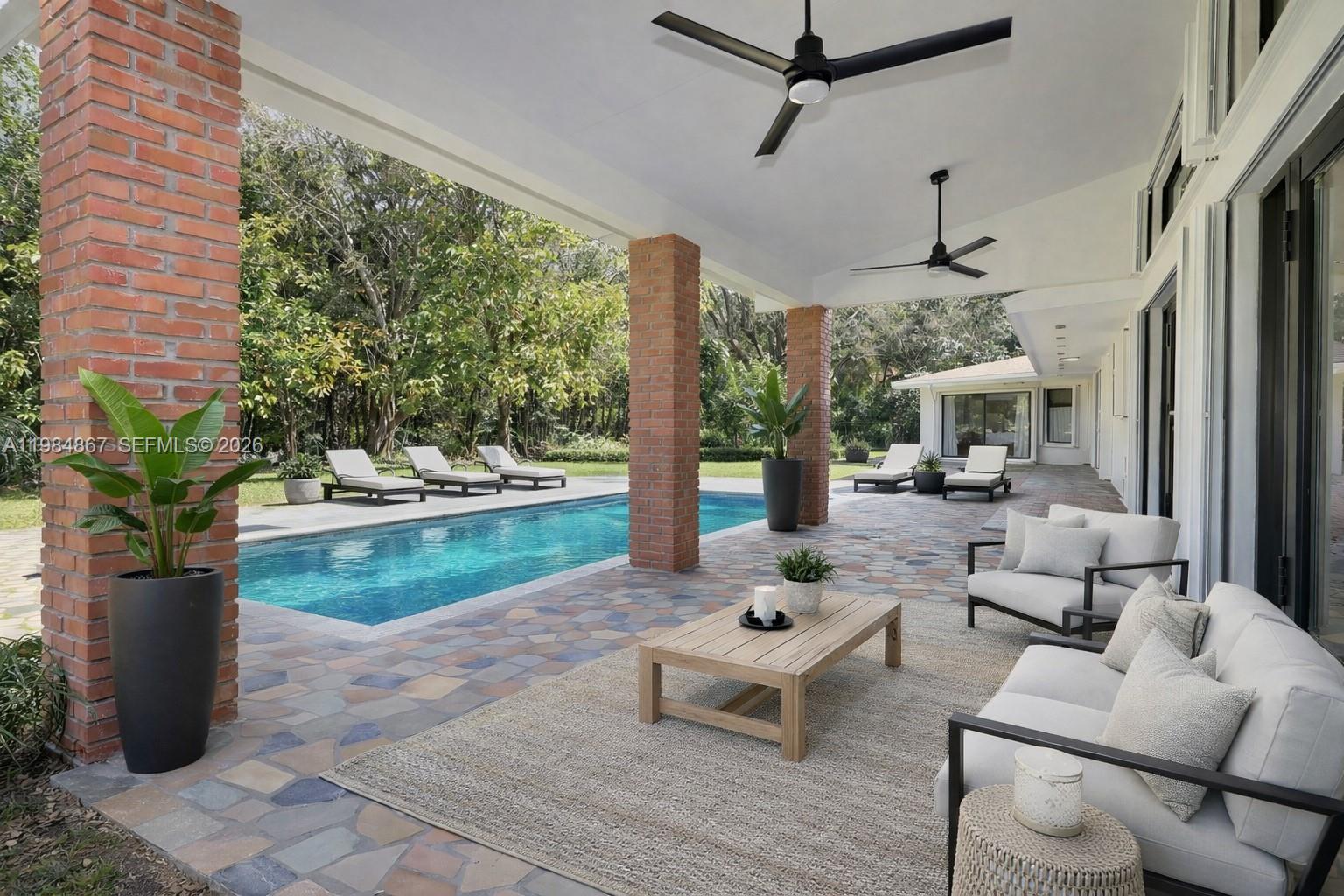 6841 SW 130th Ter Pinecrest, FL 33156