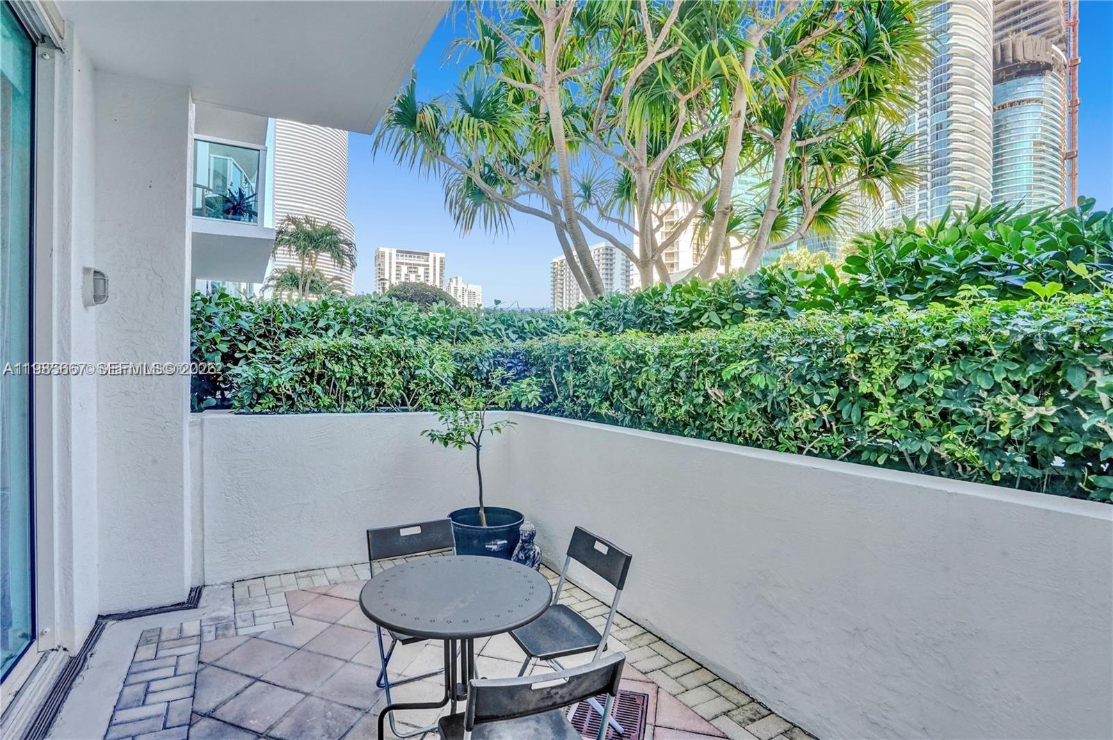 image Brickell on the River North10