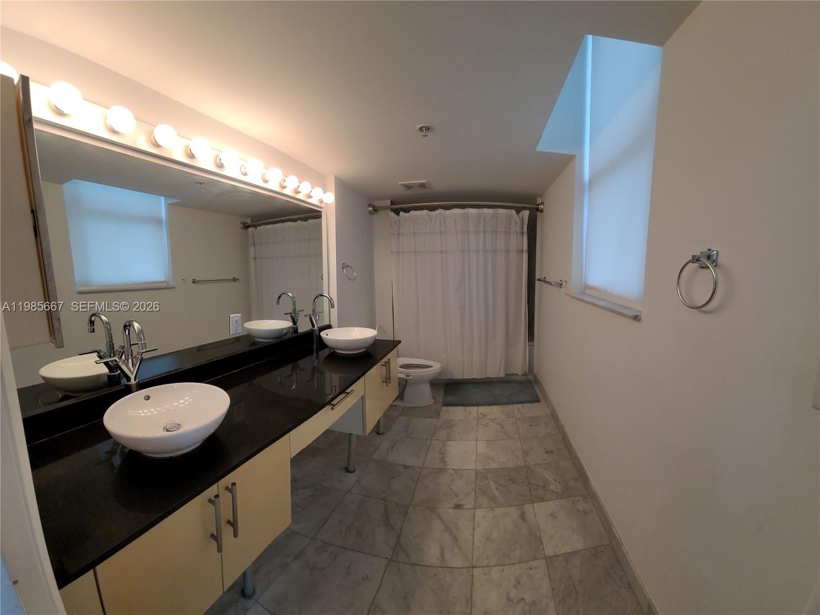 image Brickell on the River North13