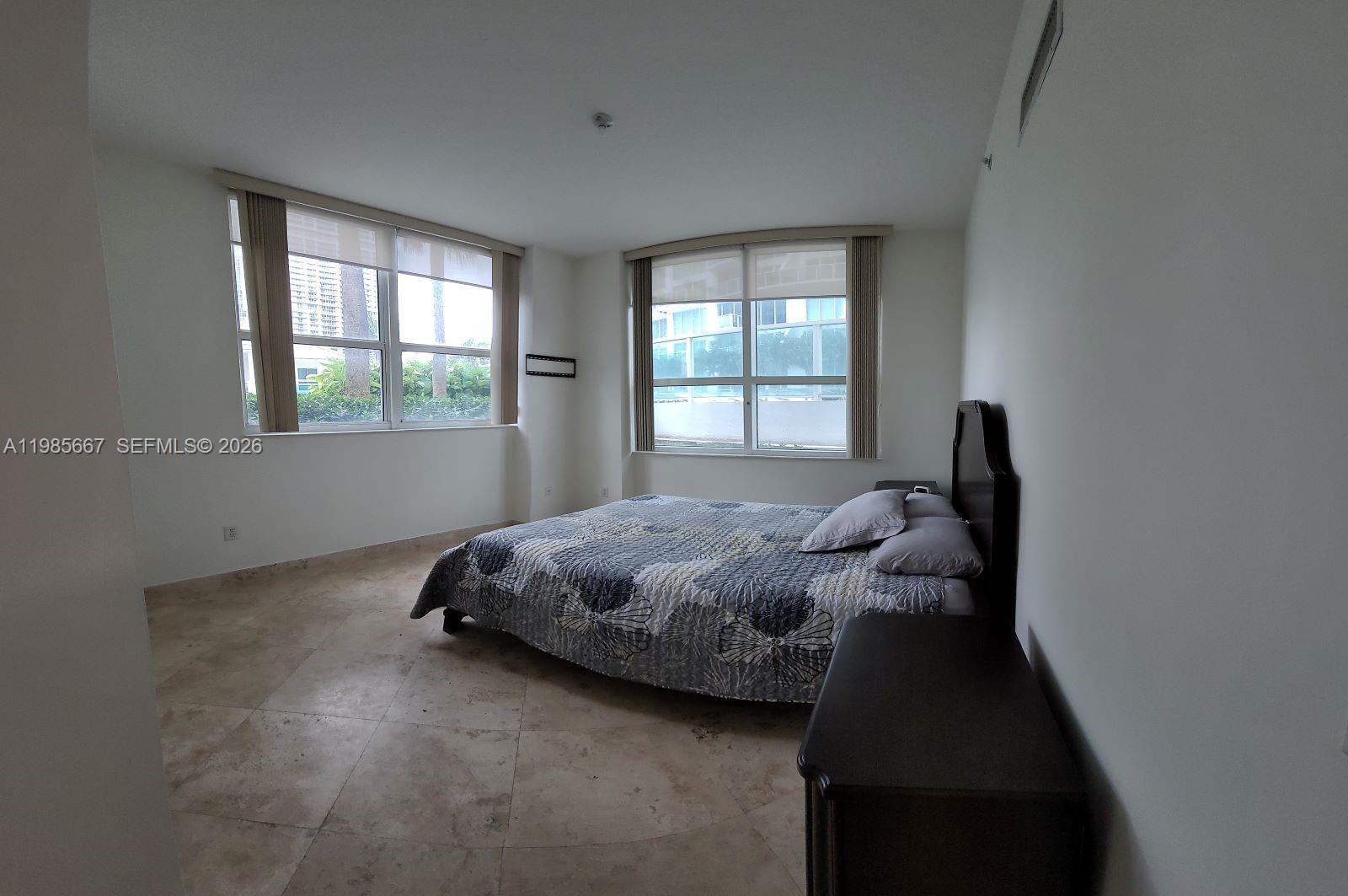 image Brickell on the River North16