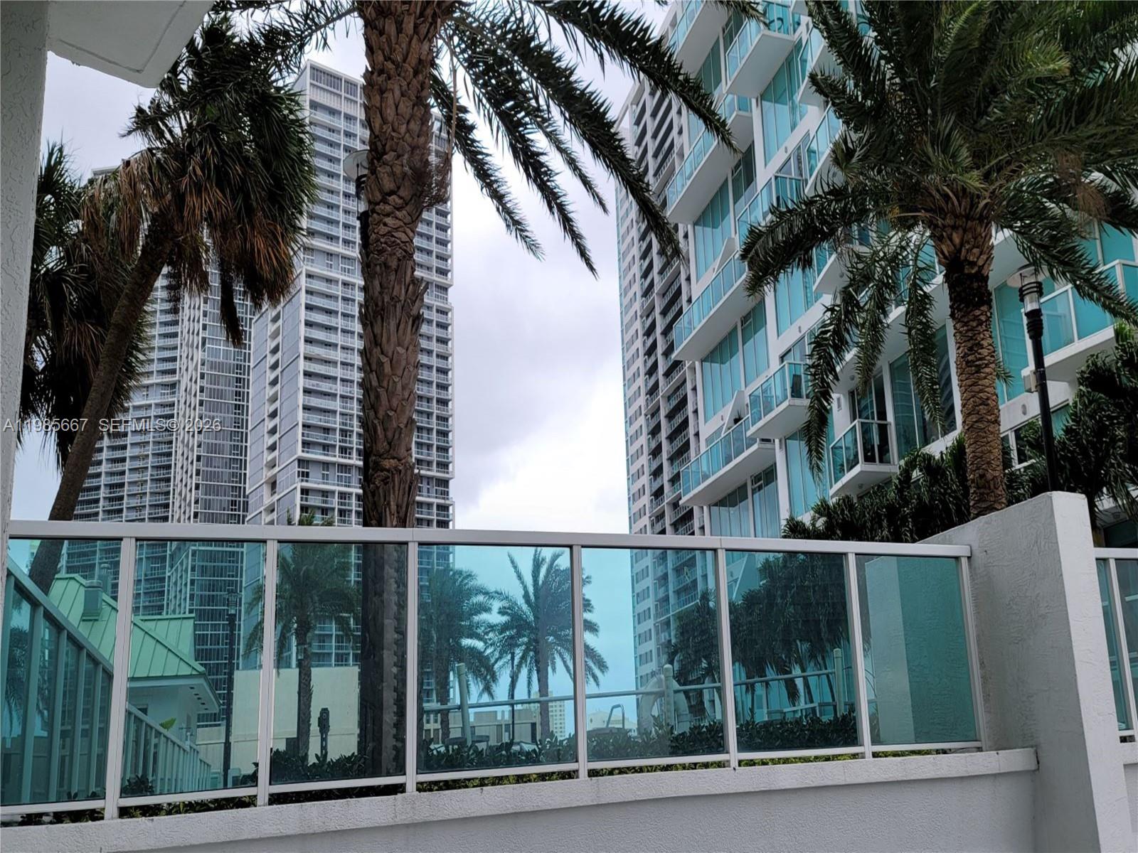 image Brickell on the River North19
