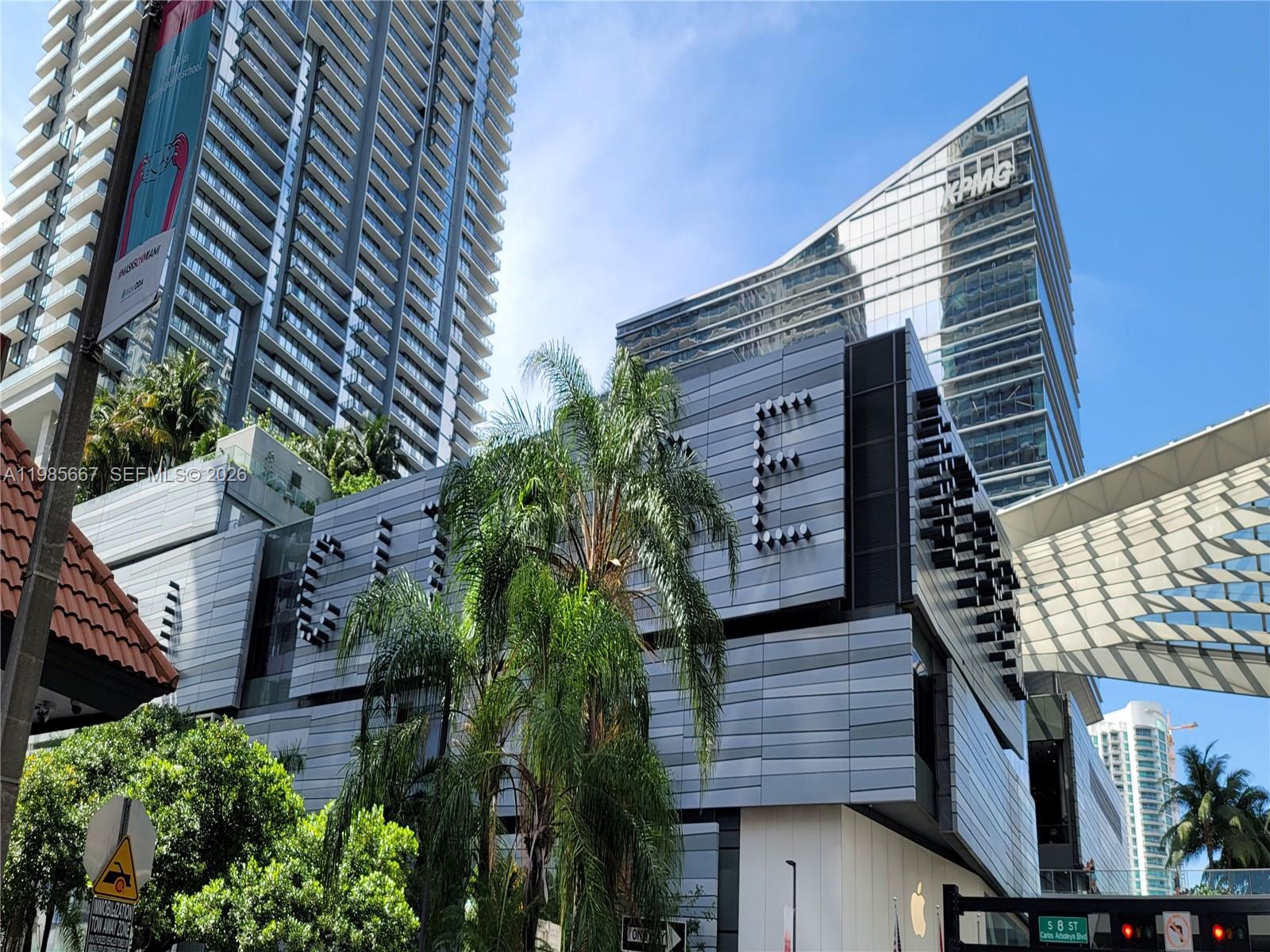 image Brickell on the River North30