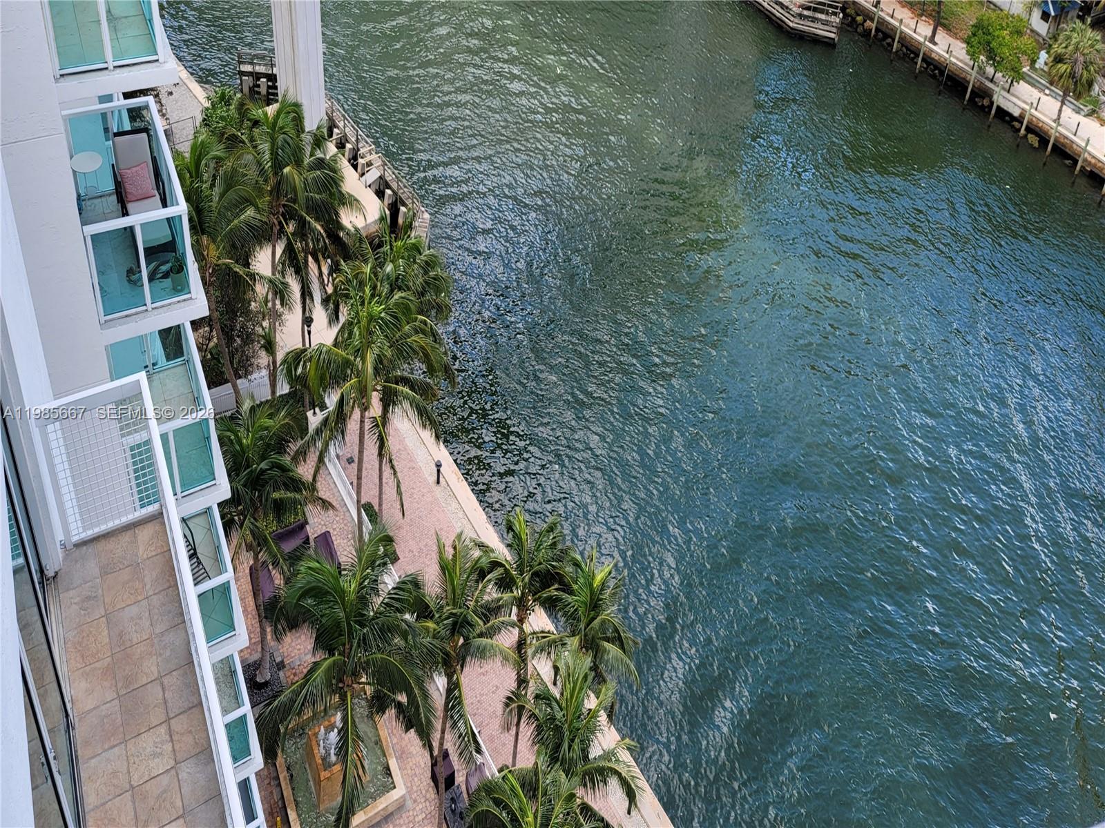 image Brickell on the River North32