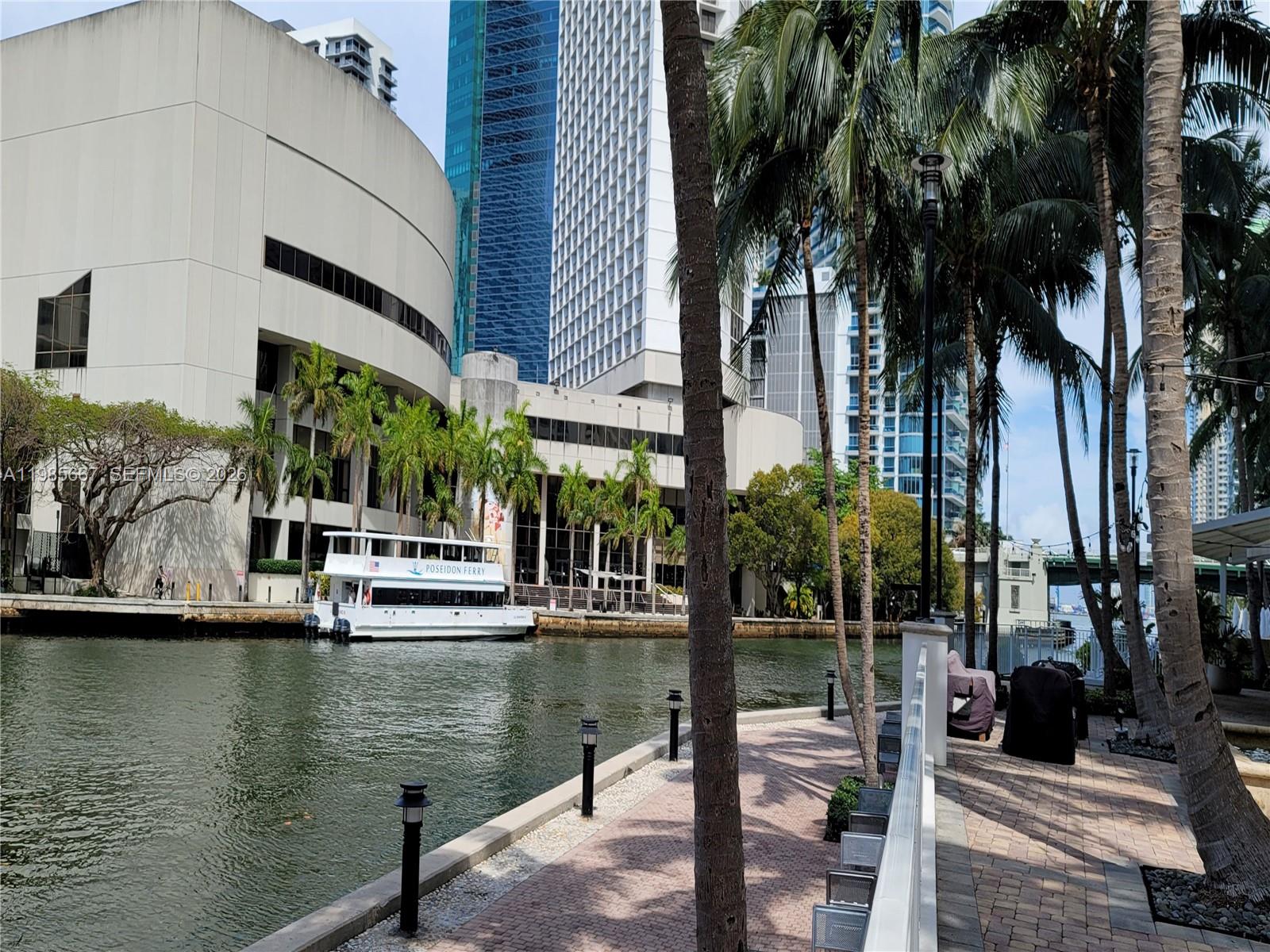 image Brickell on the River North33