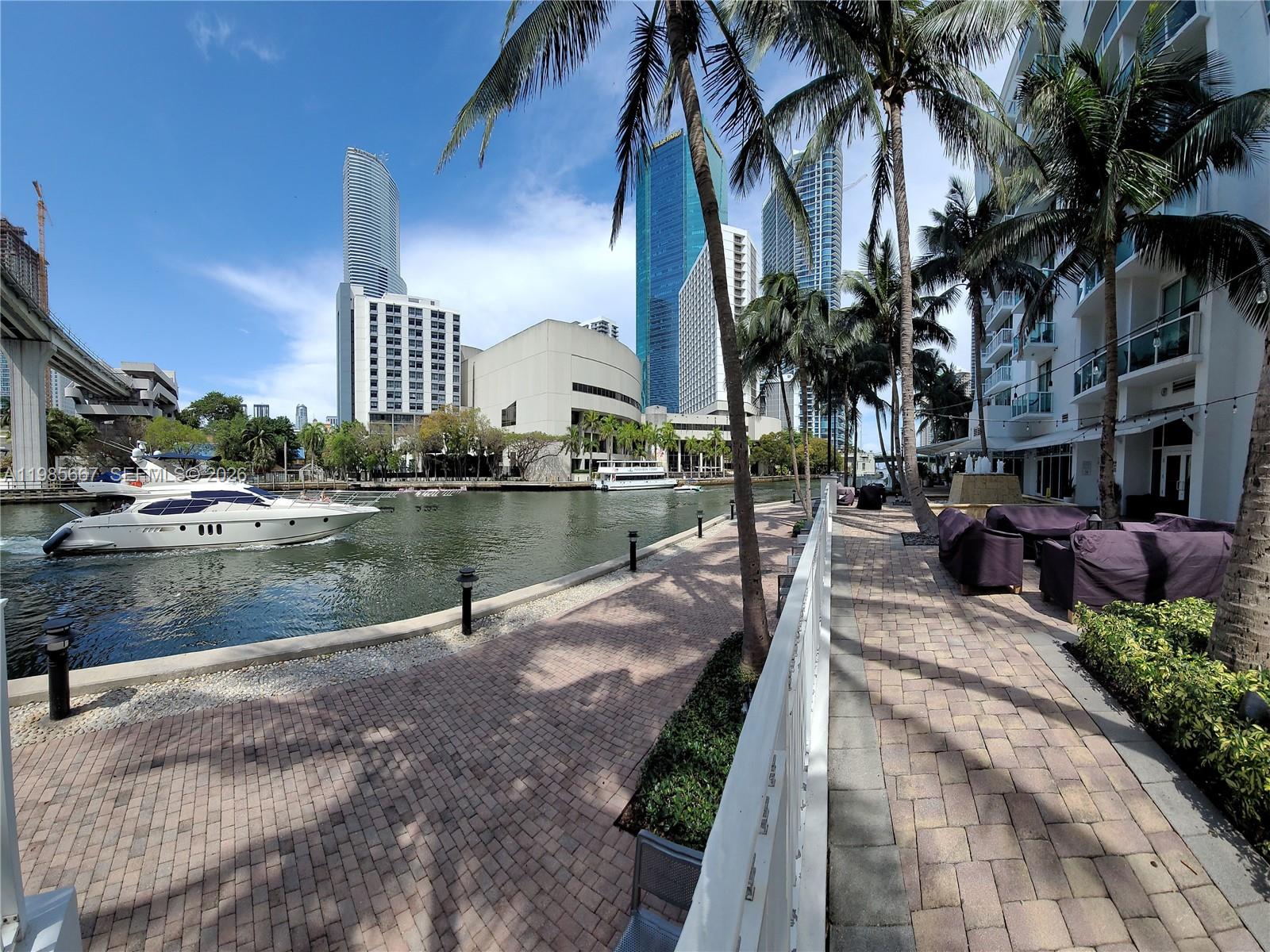 image Brickell on the River North34