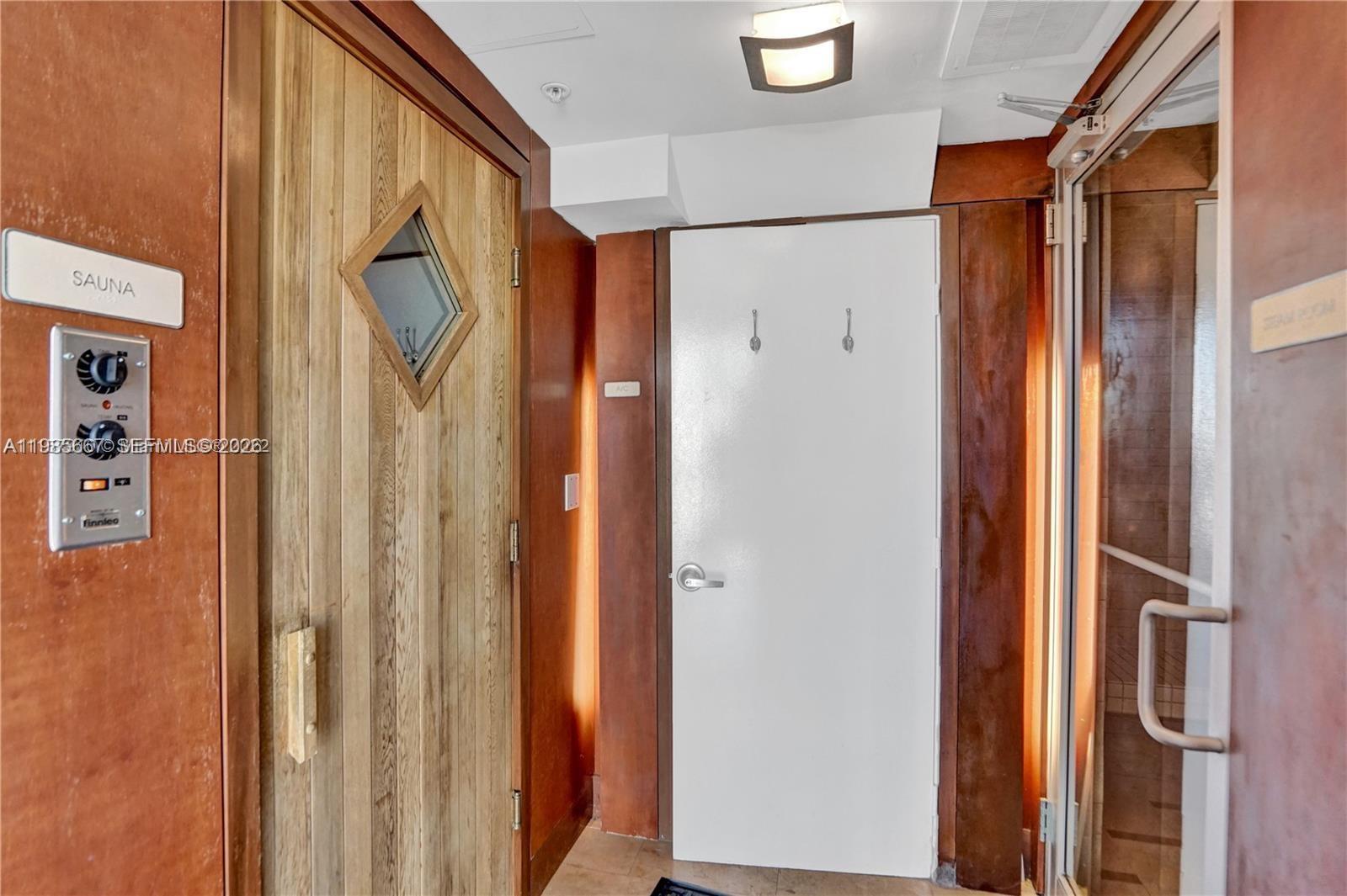 image Brickell on the River North40