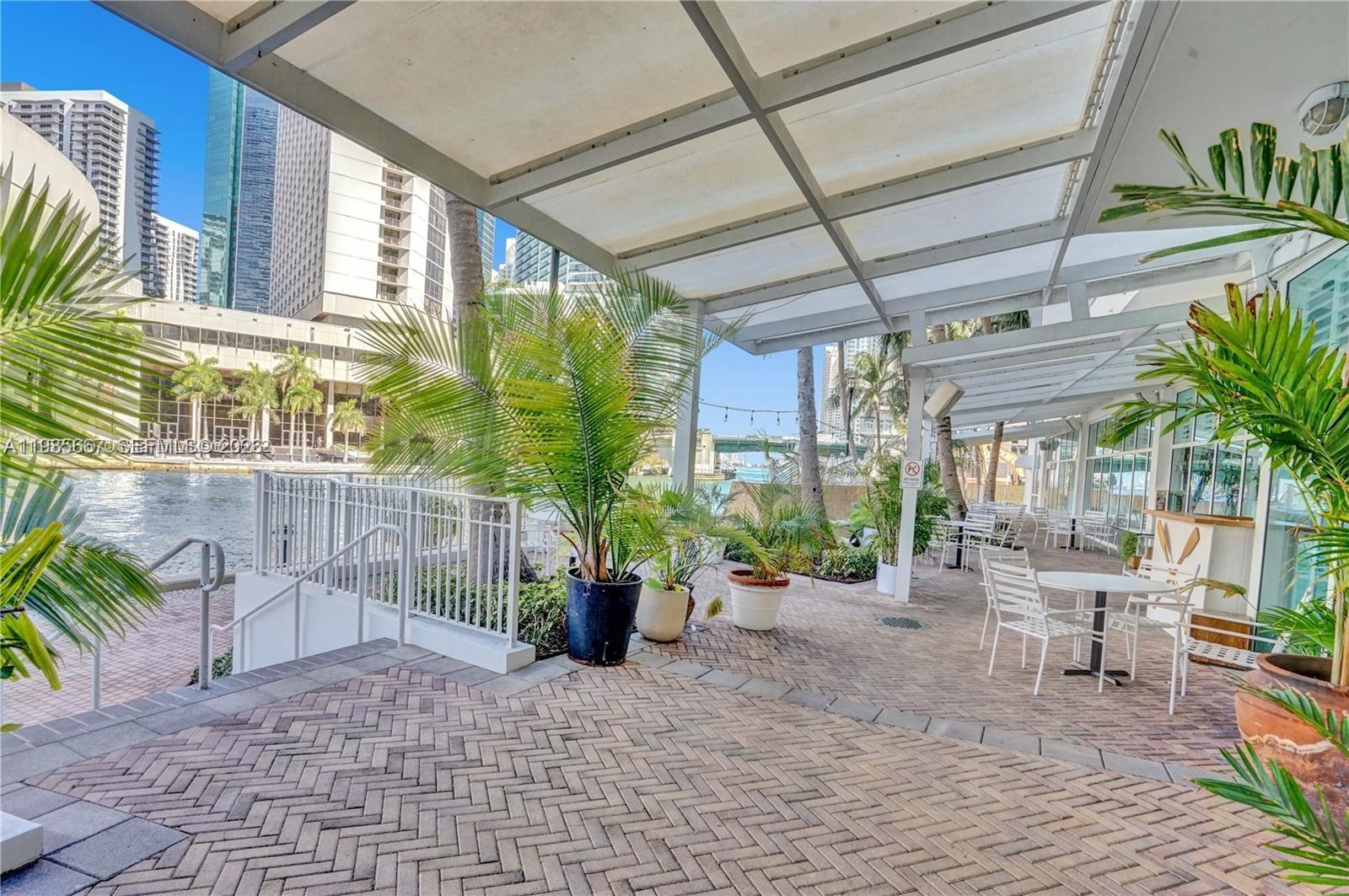 image Brickell on the River North41