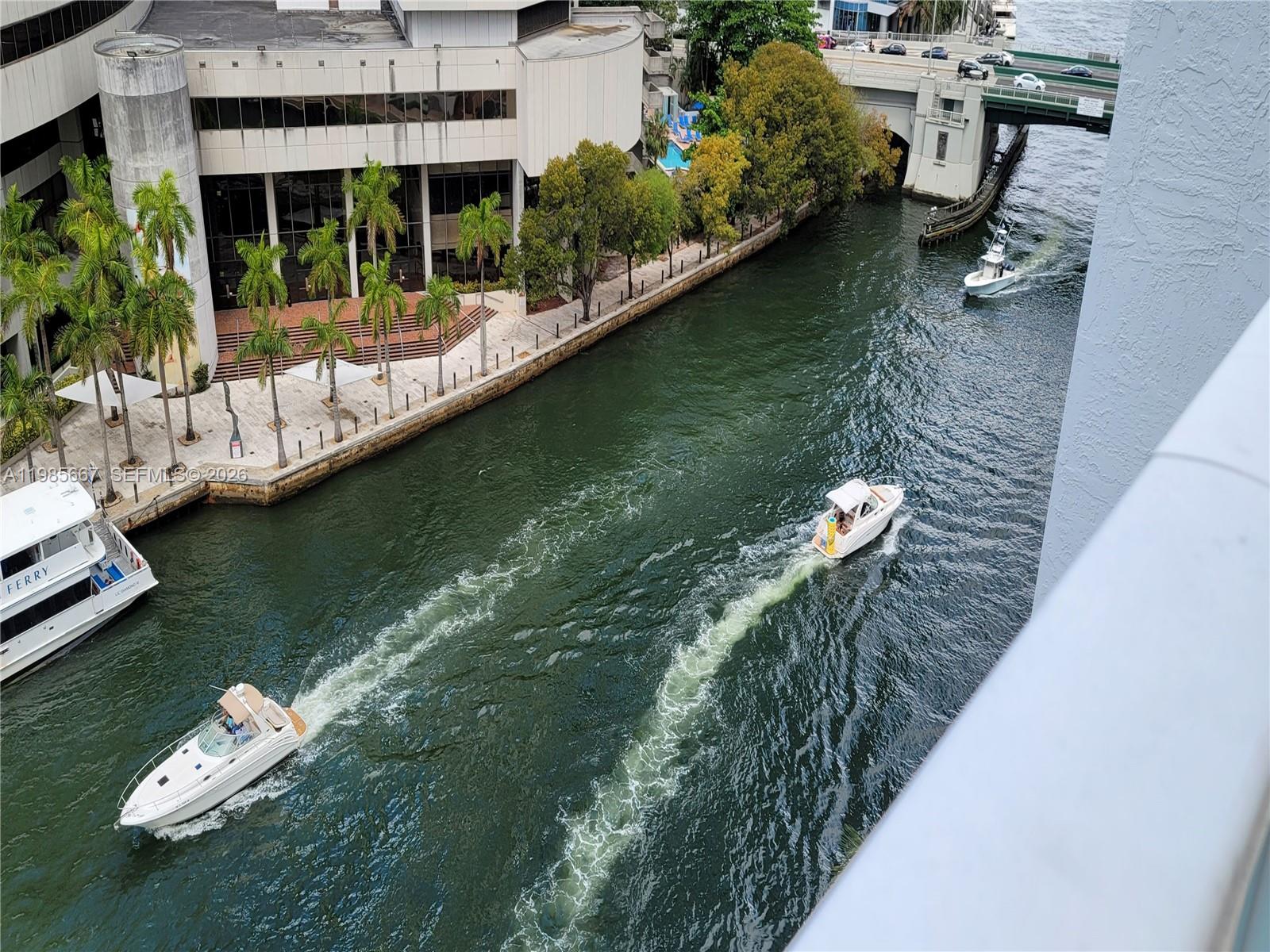 image Brickell on the River North4