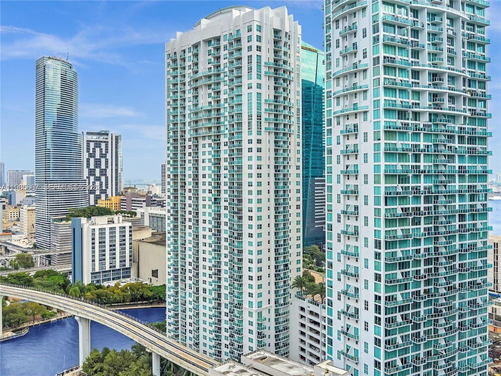 image Brickell on the River North5