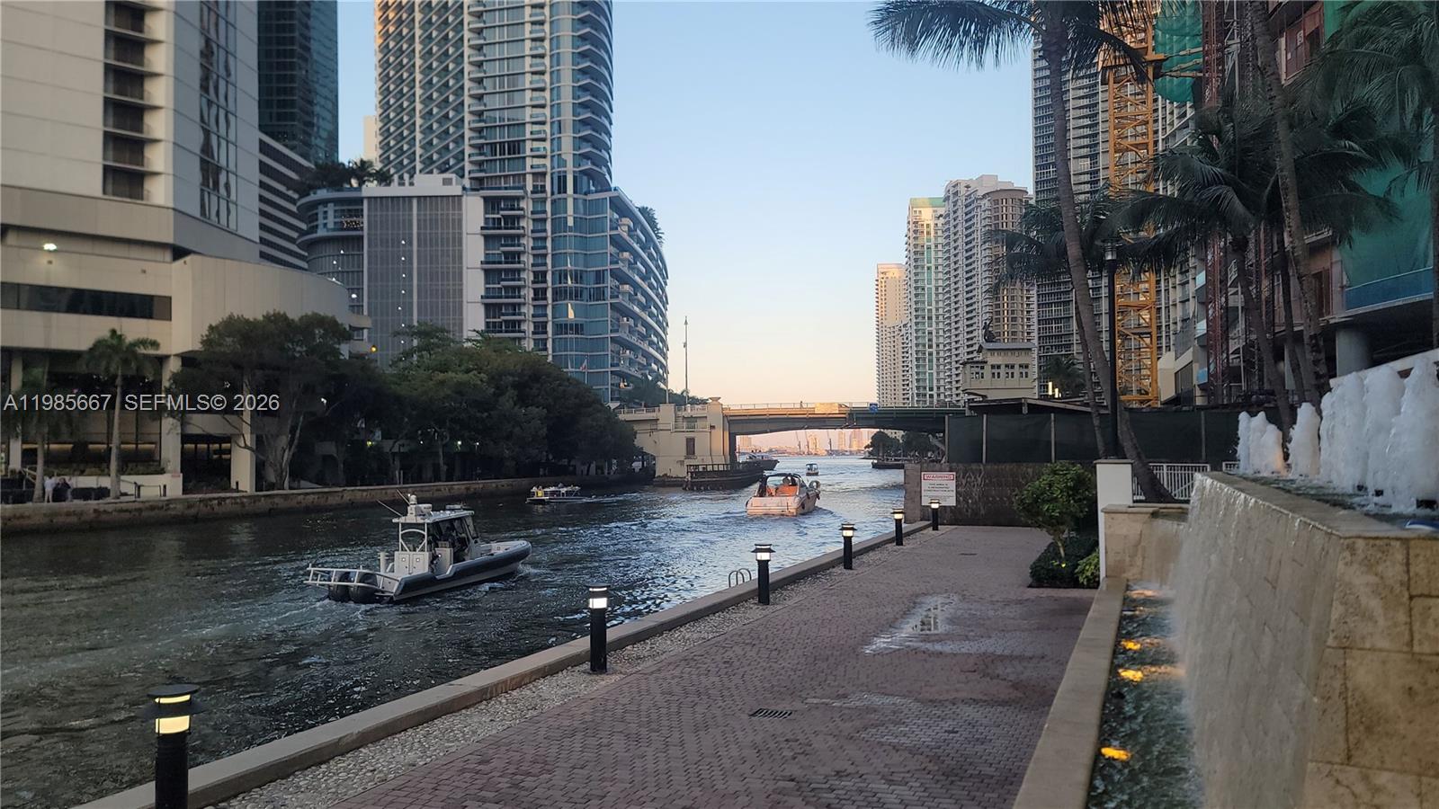 image Brickell on the River North60