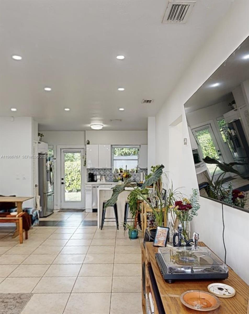 281 NE 112th St Miami, FL 33161