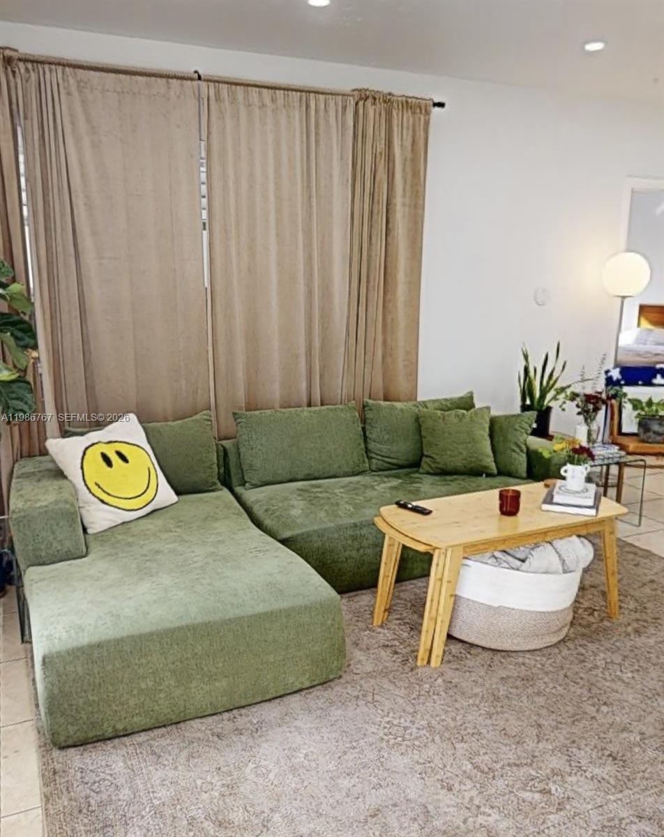 281 NE 112th St Miami, FL 33161