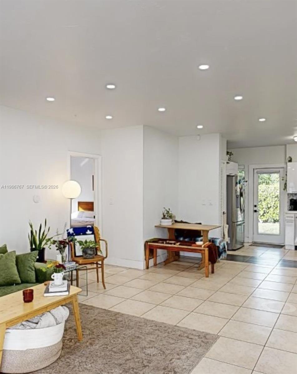 281 NE 112th St Miami, FL 33161