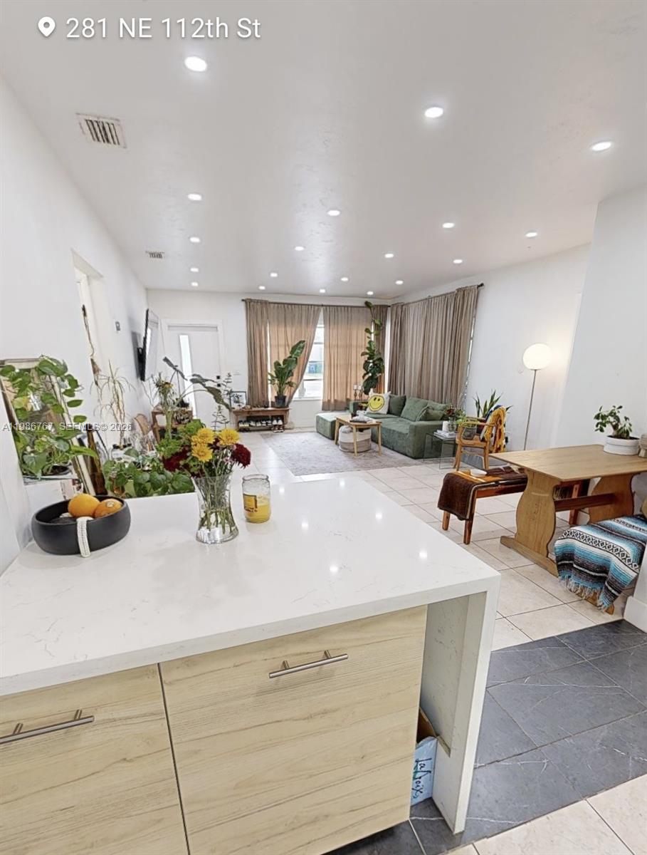 281 NE 112th St Miami, FL 33161