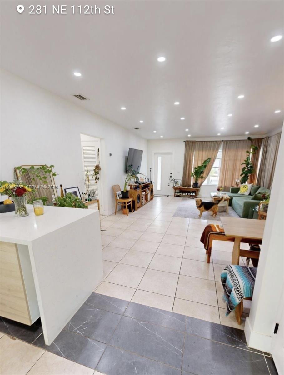 281 NE 112th St Miami, FL 33161