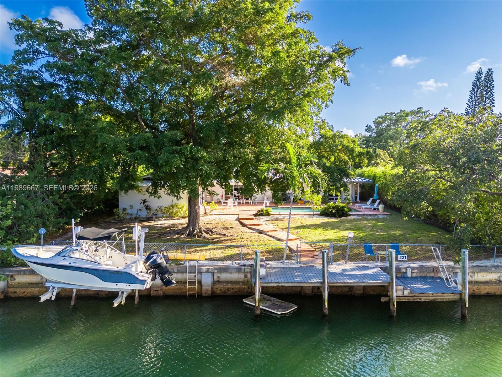 221 Knollwood Dr Key Biscayne, FL 33149