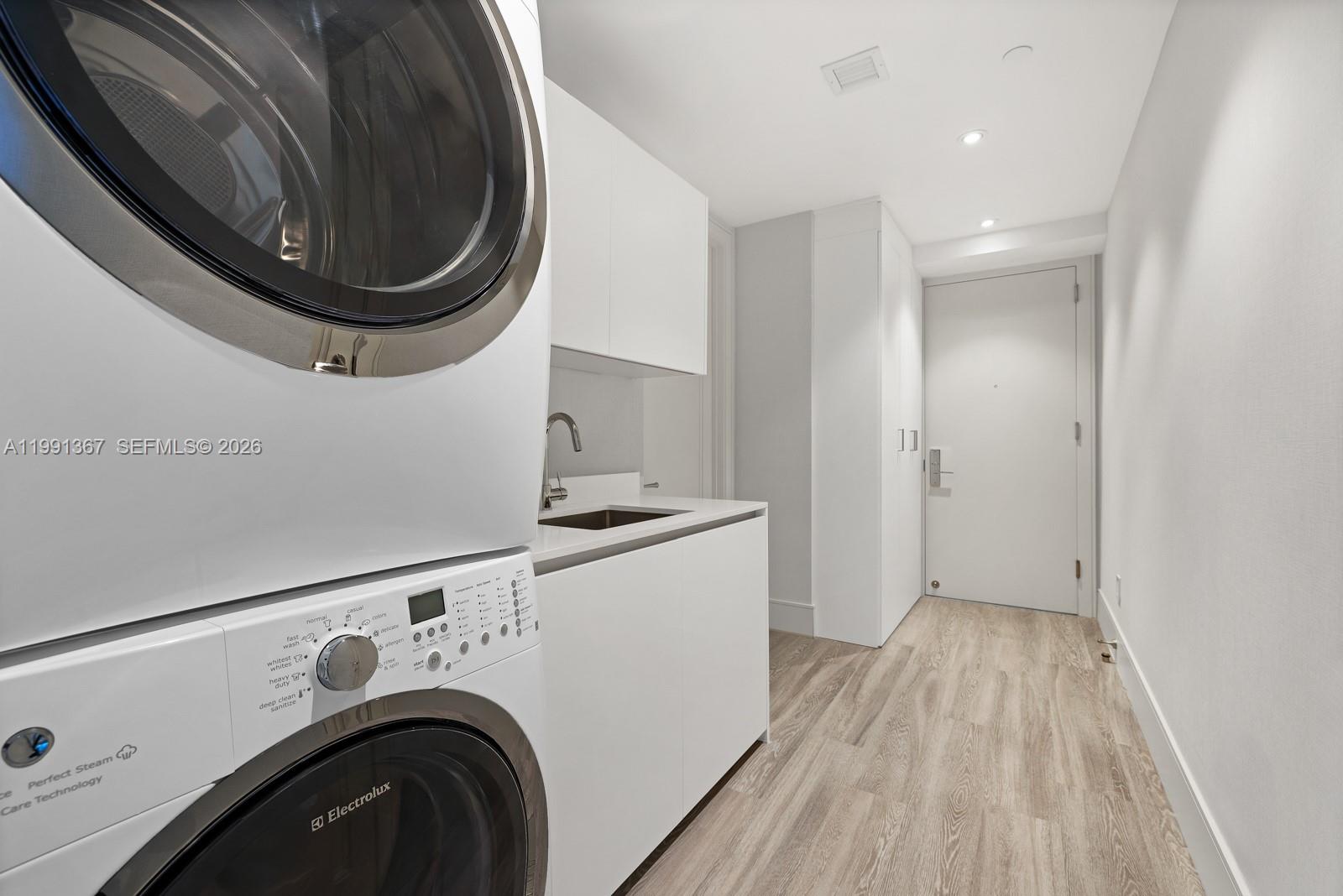 10203 Collins Ave #1702 Bal Harbour, FL 33154