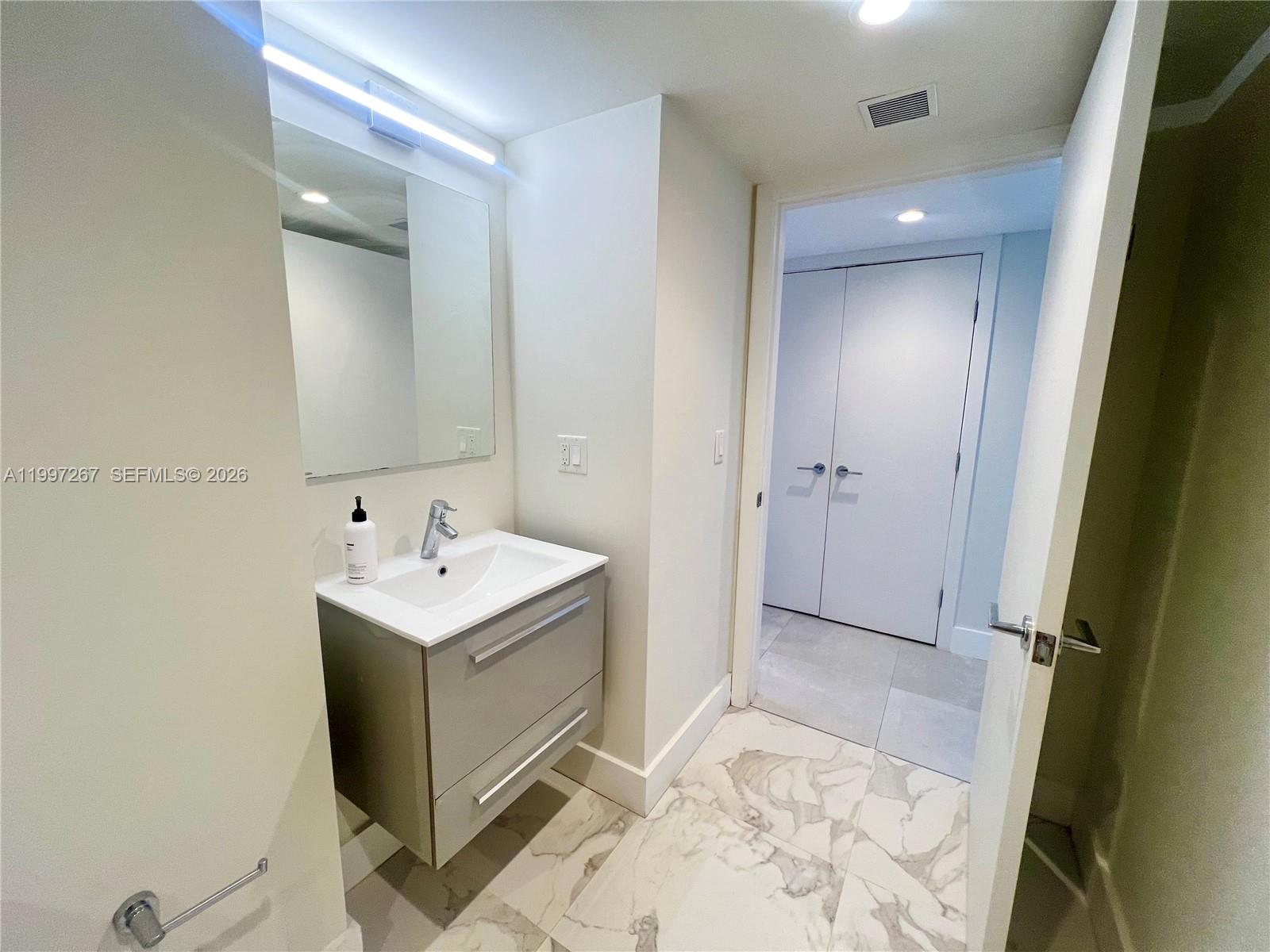 7832 Collins Ave #304 Miami Beach, FL 33141