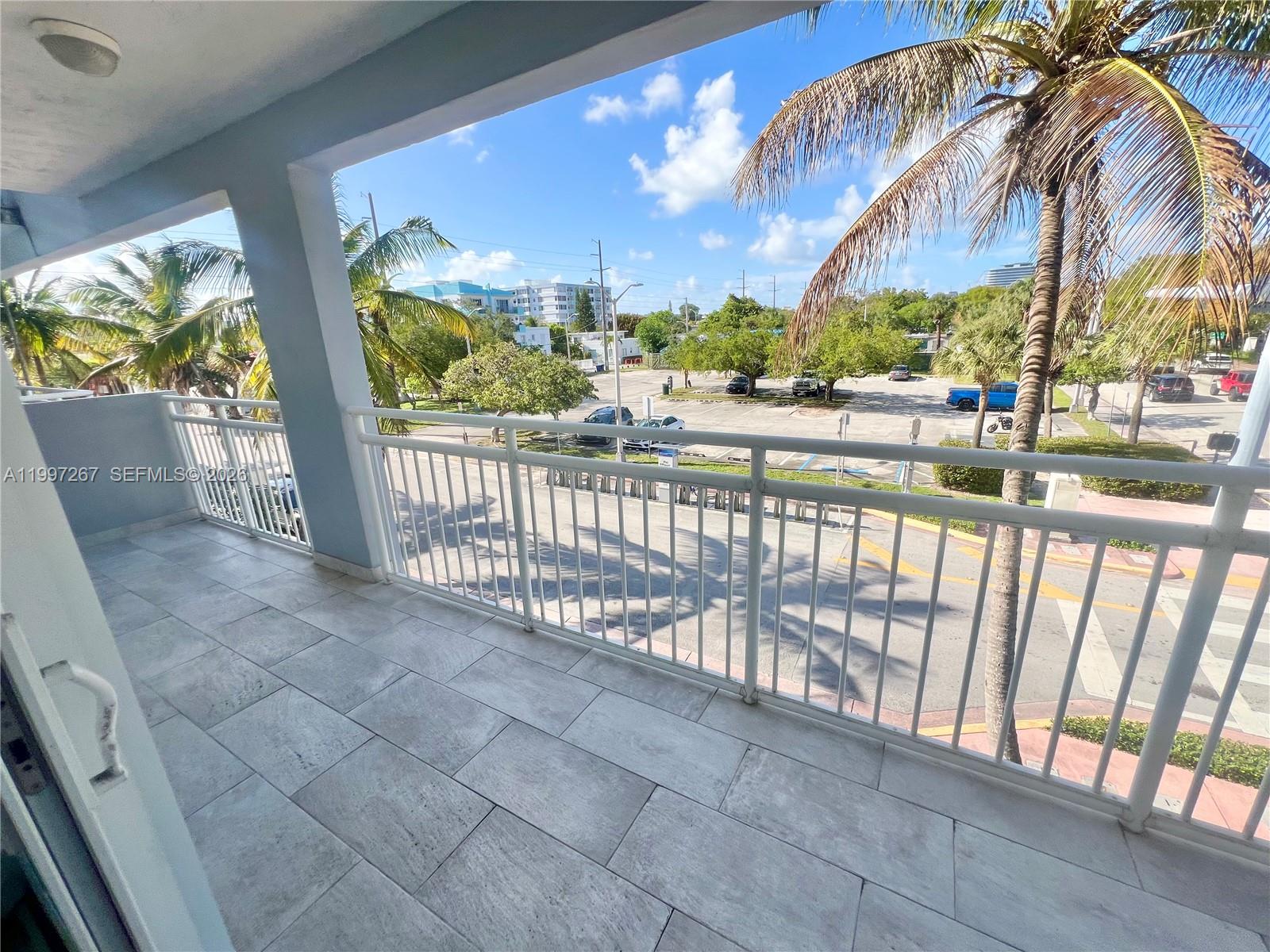 7832 Collins Ave #304 Miami Beach, FL 33141