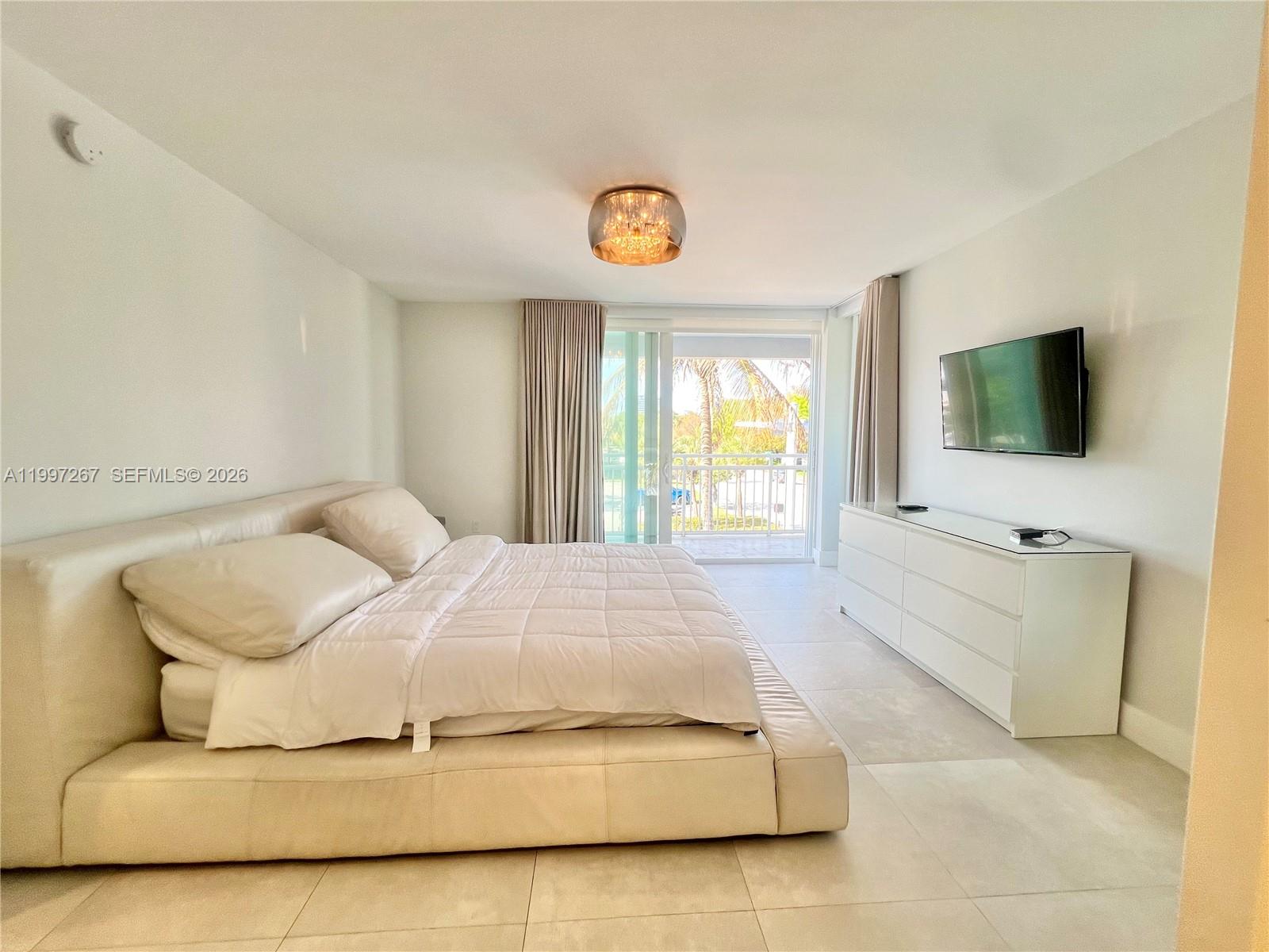 7832 Collins Ave #304 Miami Beach, FL 33141