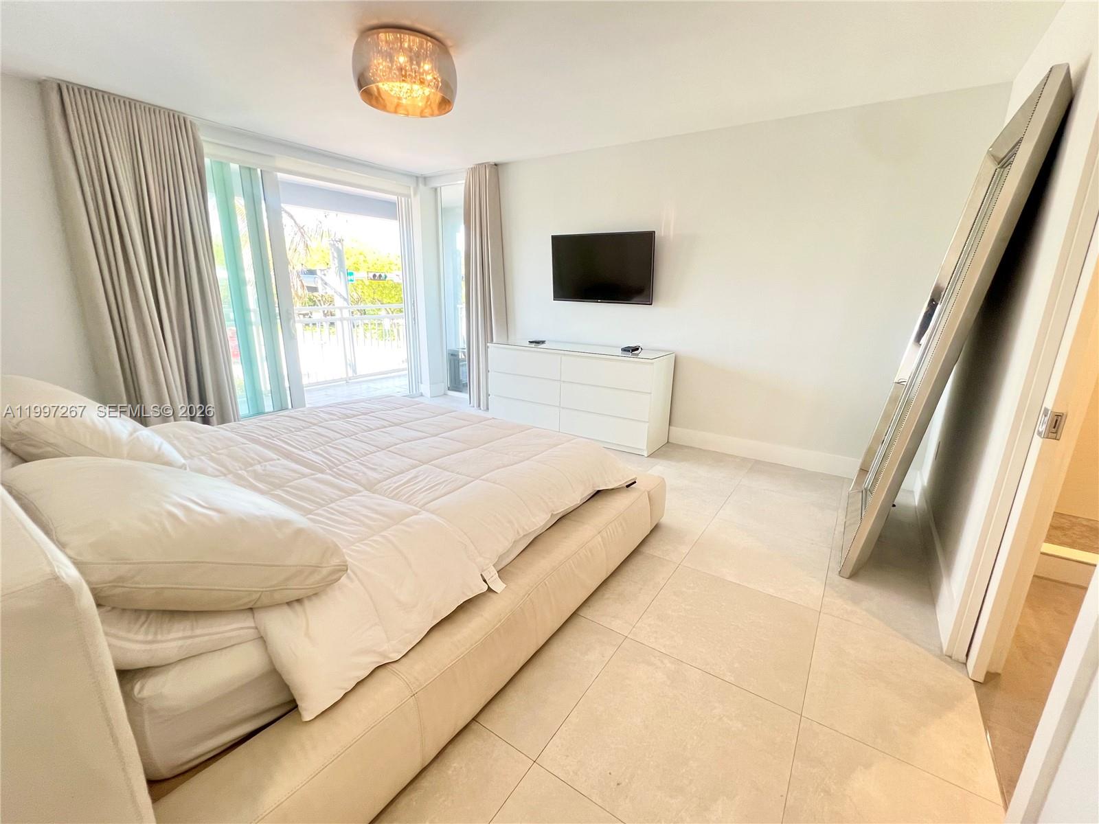 7832 Collins Ave #304 Miami Beach, FL 33141