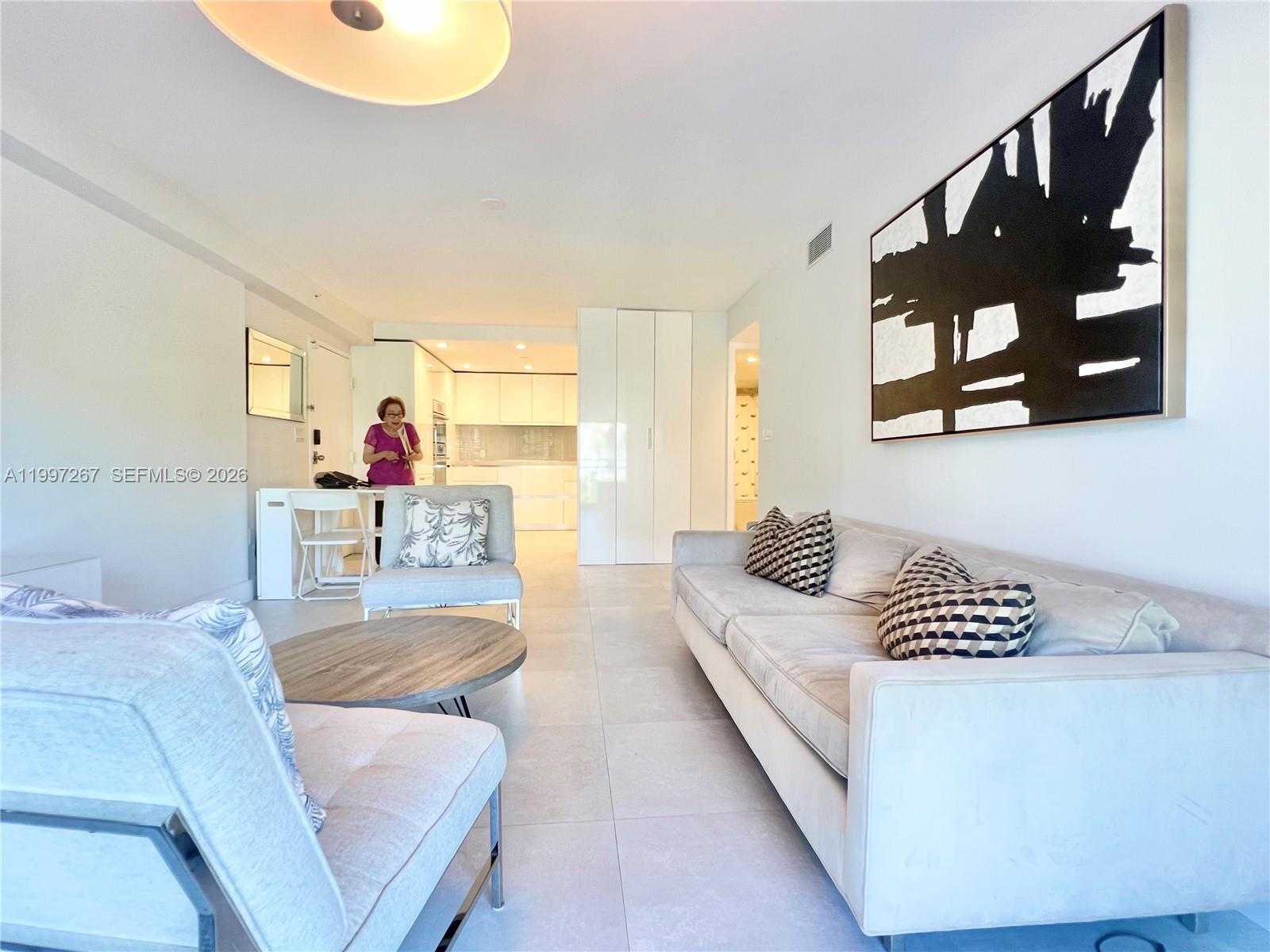 7832 Collins Ave #304 Miami Beach, FL 33141