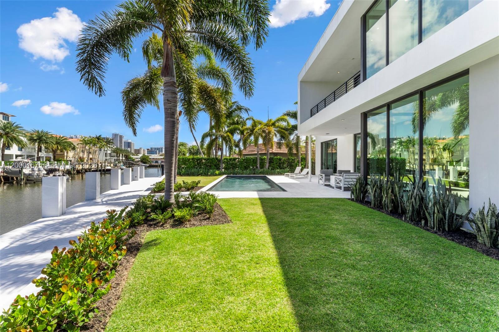 4232 E Tradewinds Ave Lauderdale By The Sea, FL 33308