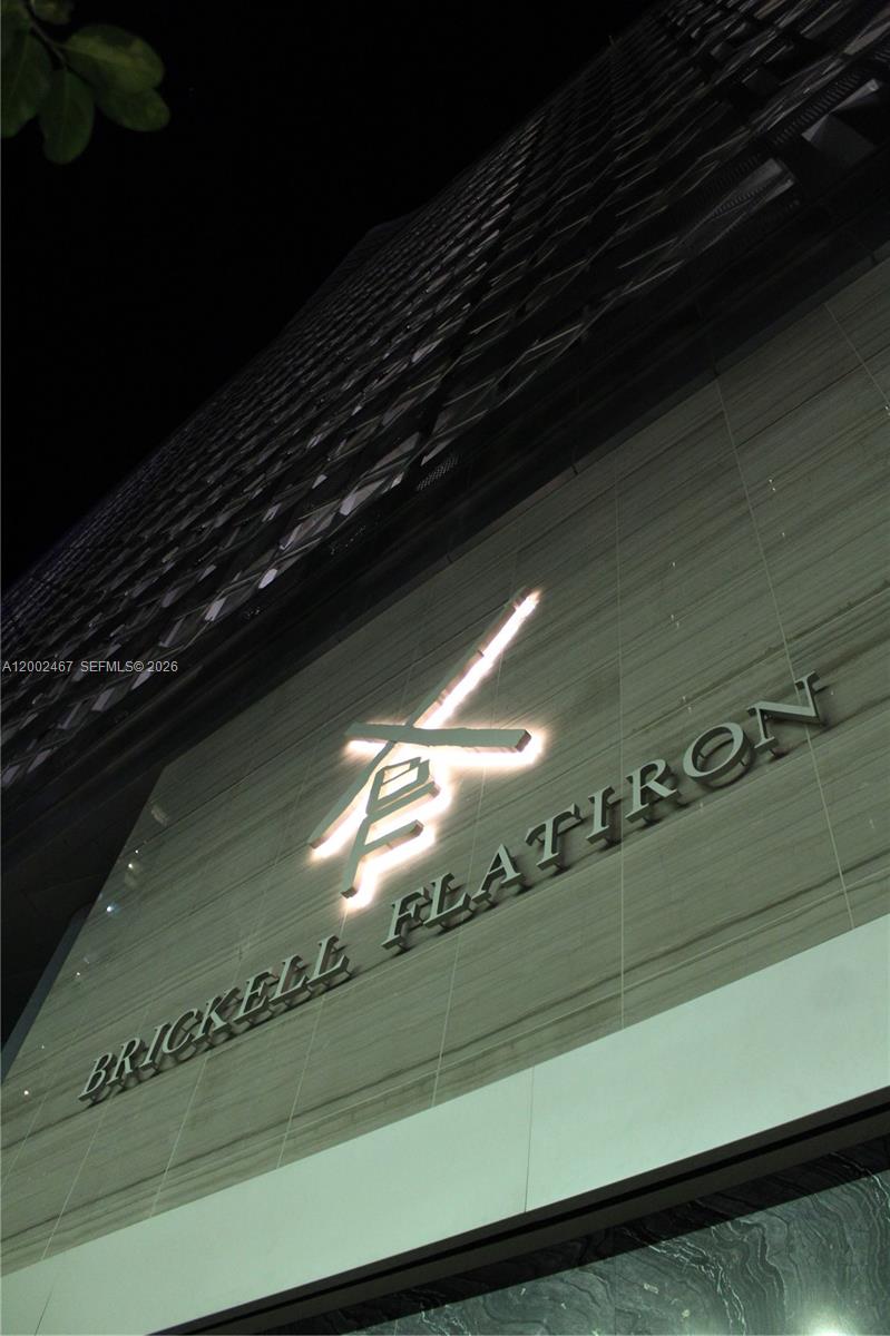 1000 Brickell Plz #1906