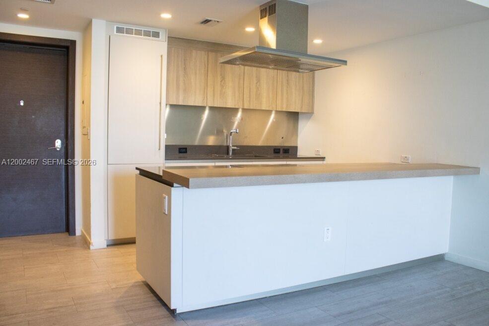 1000 Brickell Plz #1906 Miami, FL 33131