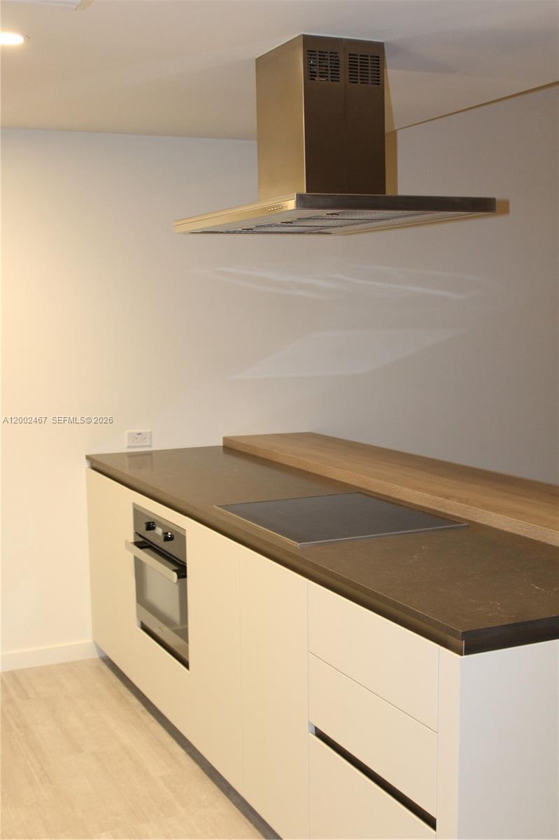 1000 Brickell Plz #1906 Miami, FL 33131