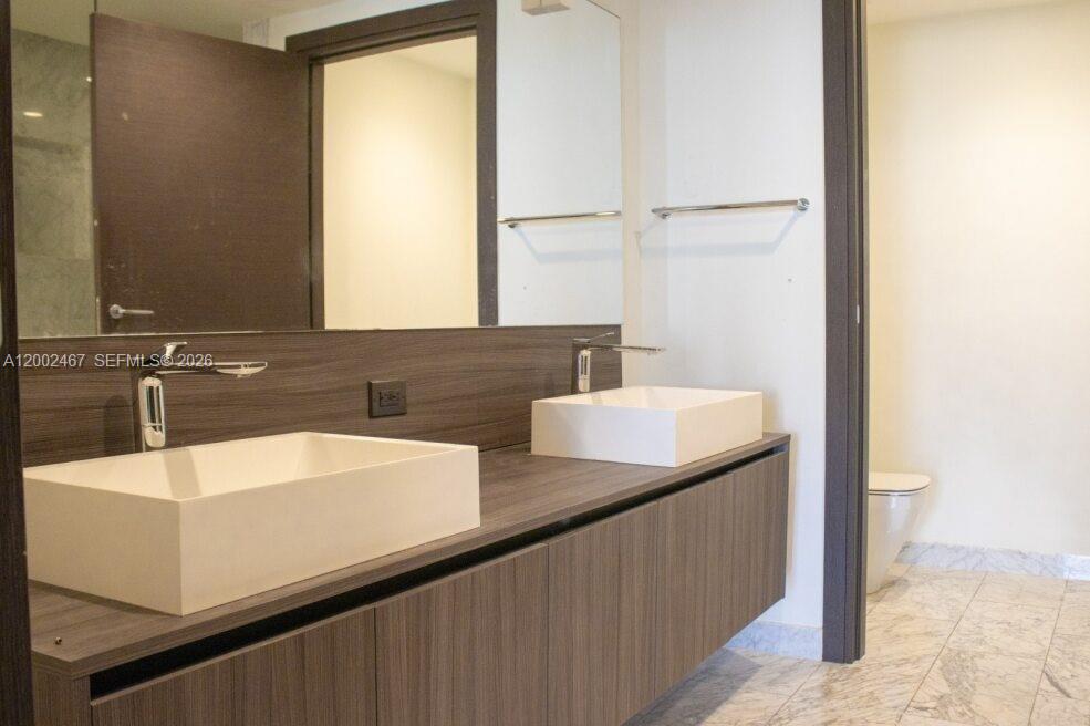 1000 Brickell Plz #1906 Miami, FL 33131