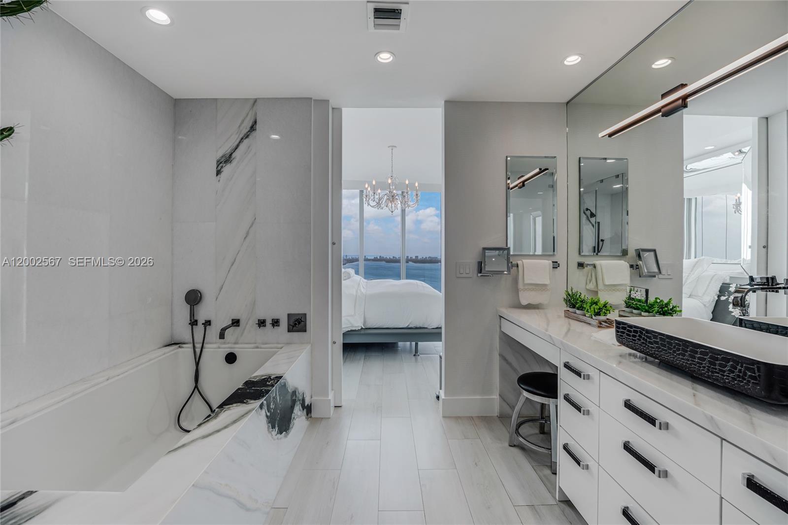 2900 NE 7th Ave #4003 Miami, FL 33137