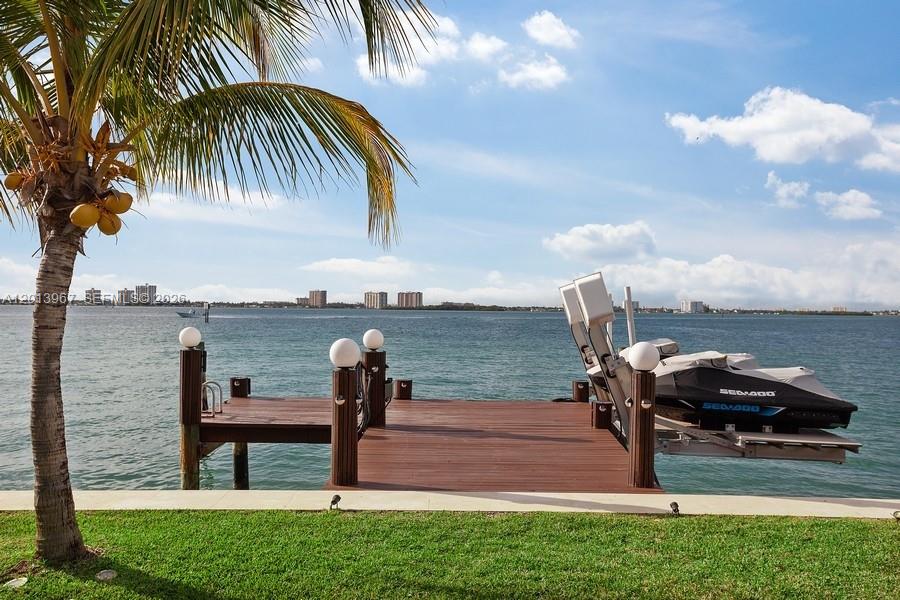 7972 Biscayne Pt Cir Miami Beach, FL 33141