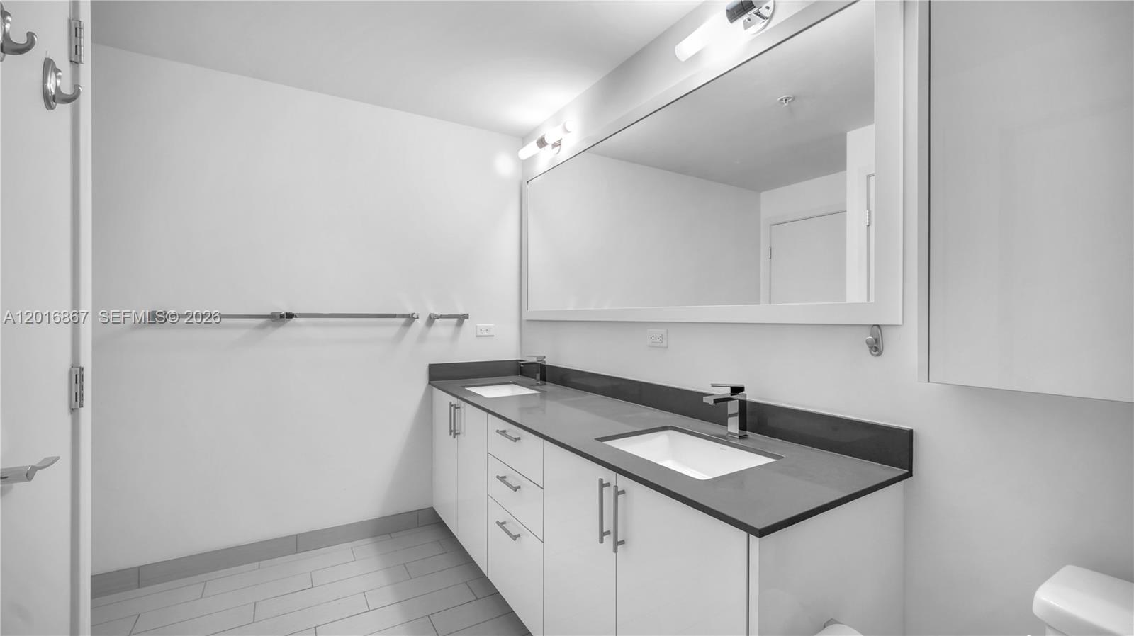 999 SW 1st Ave #2009 Miami, FL 33130