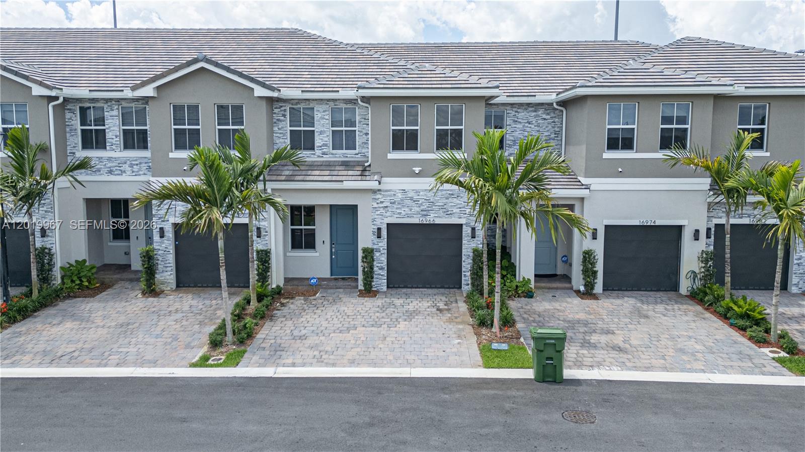 16966 SW 2nd #16966