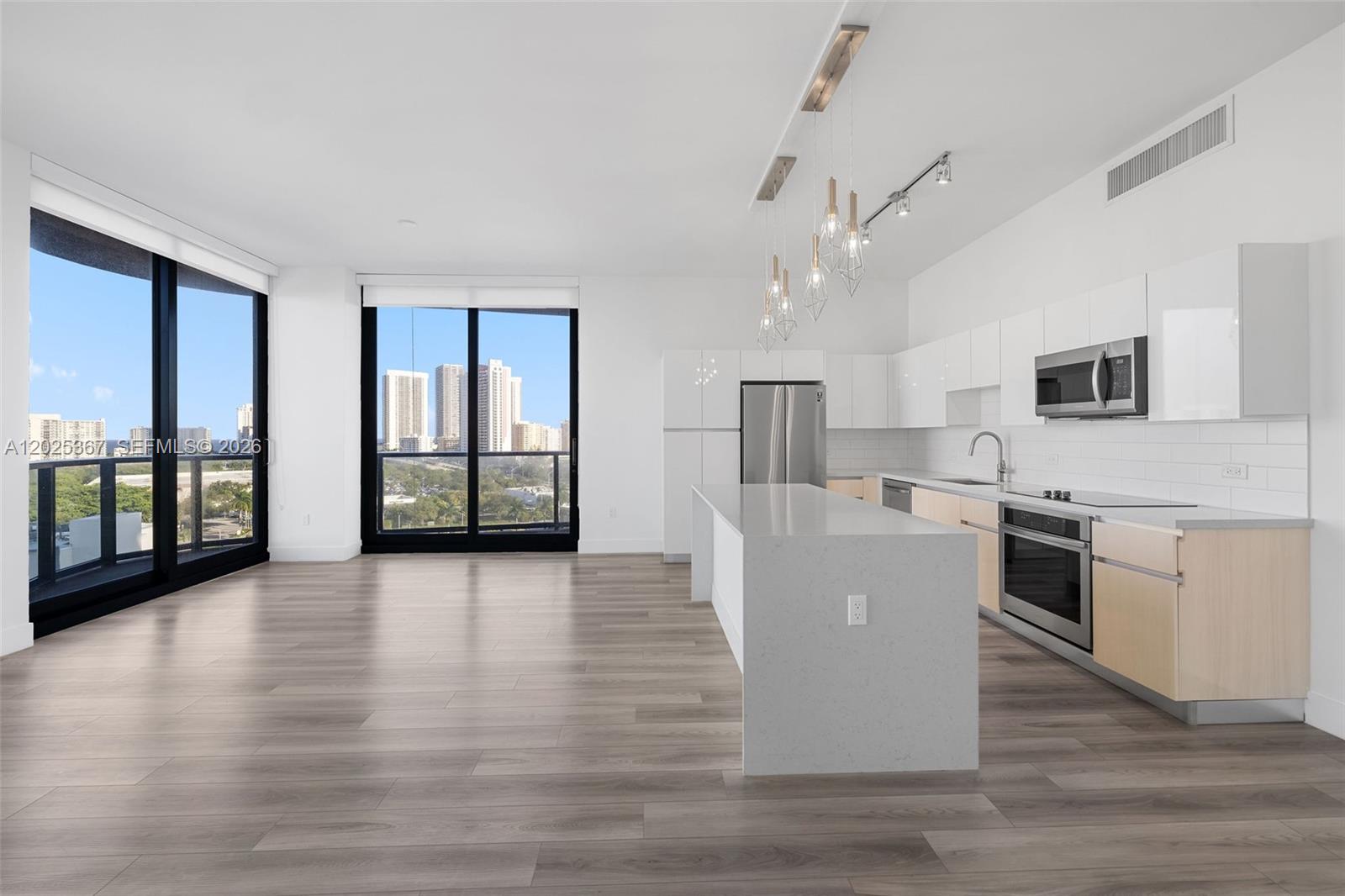 101 Diplomat Pkwy #2102