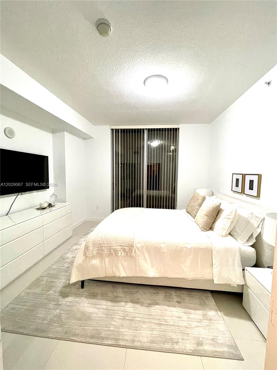 image Axis on Brickell South16