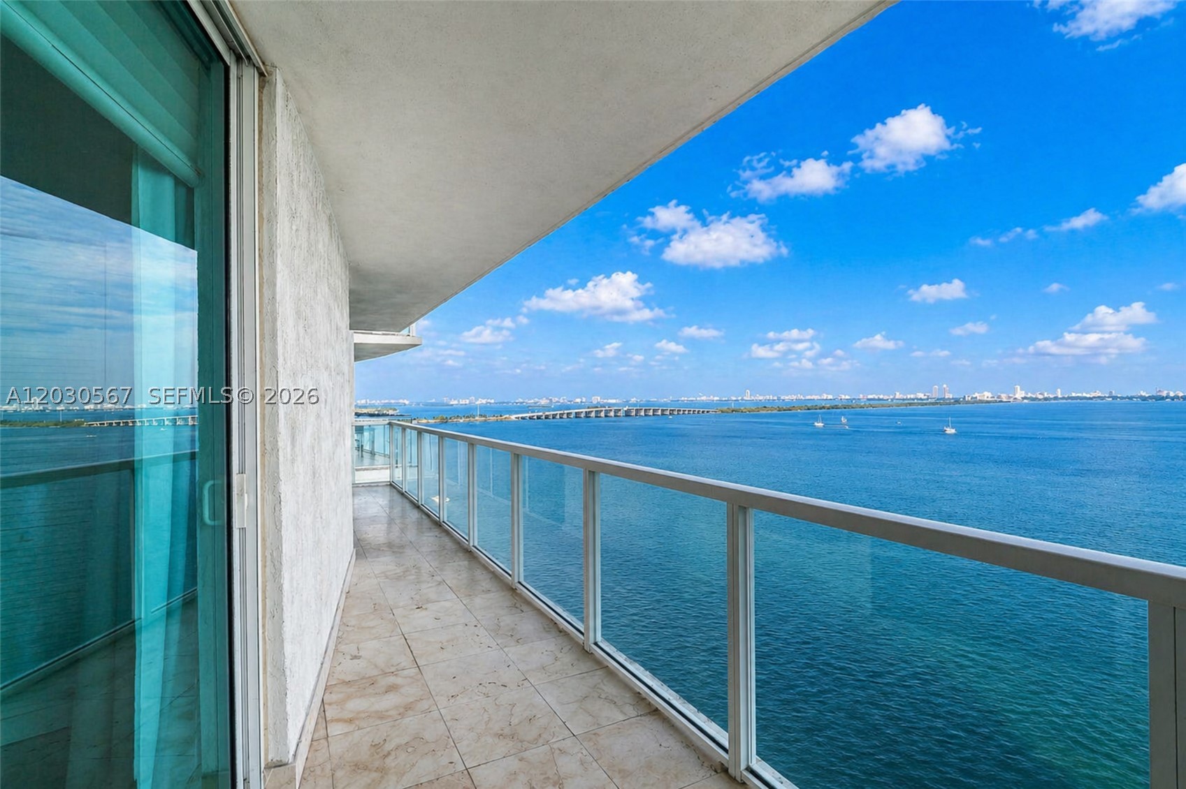 image Onyx on the Bay0