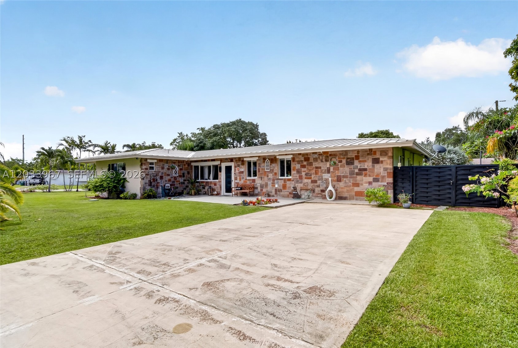 8250 SW 118th Ter Miami, FL 33156