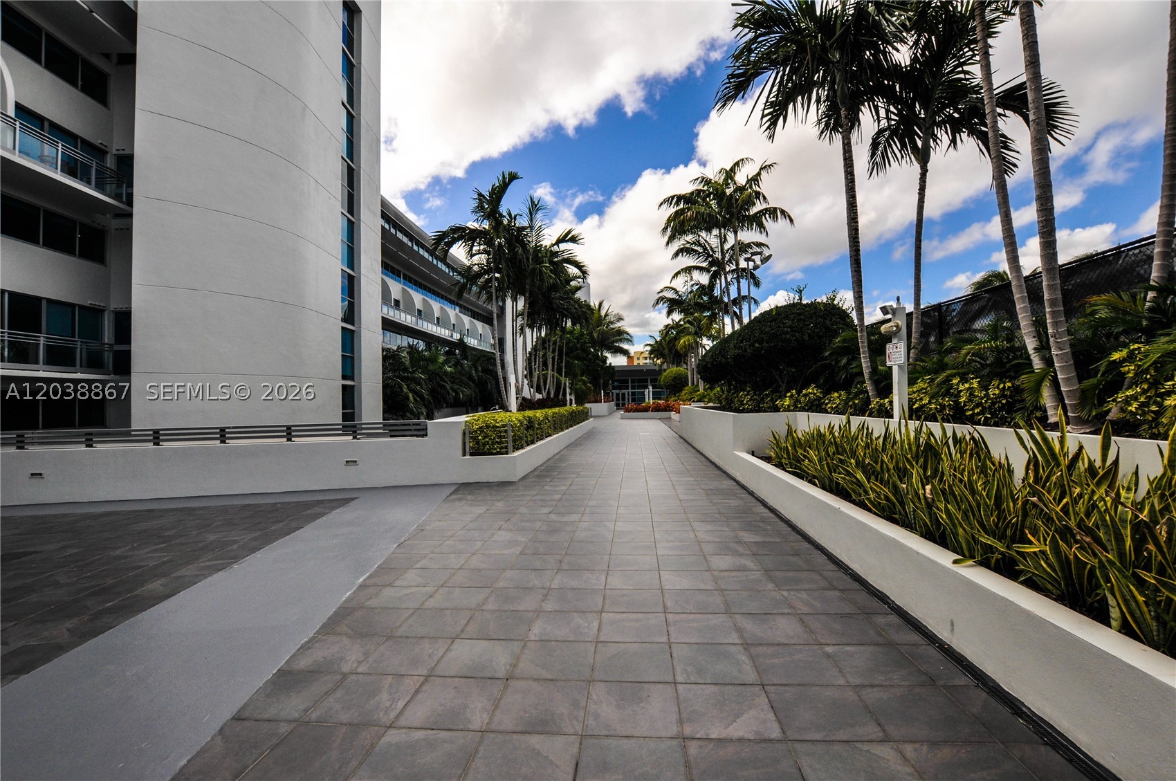 2950 NE 188th St #336 Aventura, FL 33180