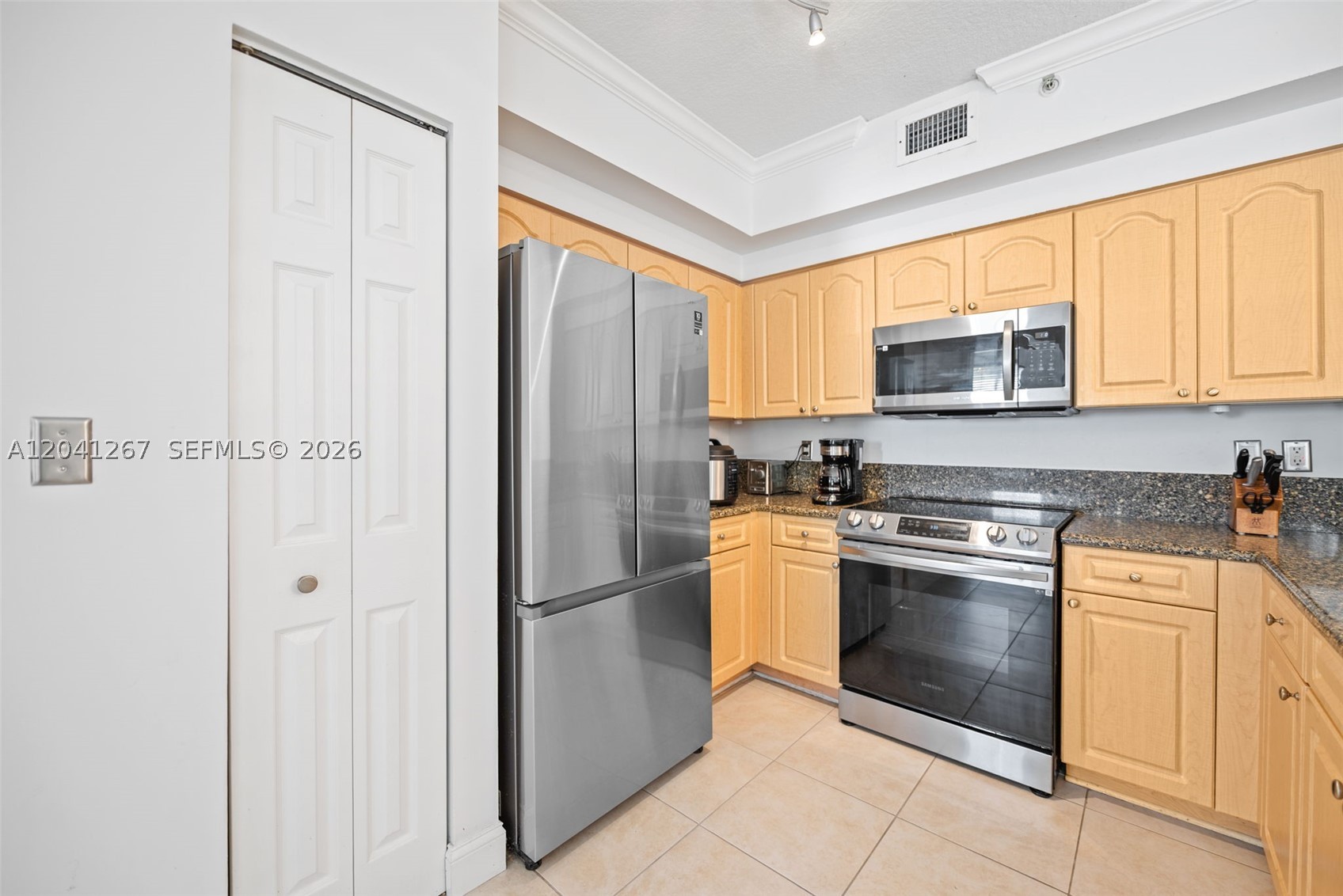 6861 SW 44th St #202 Miami, FL 33155