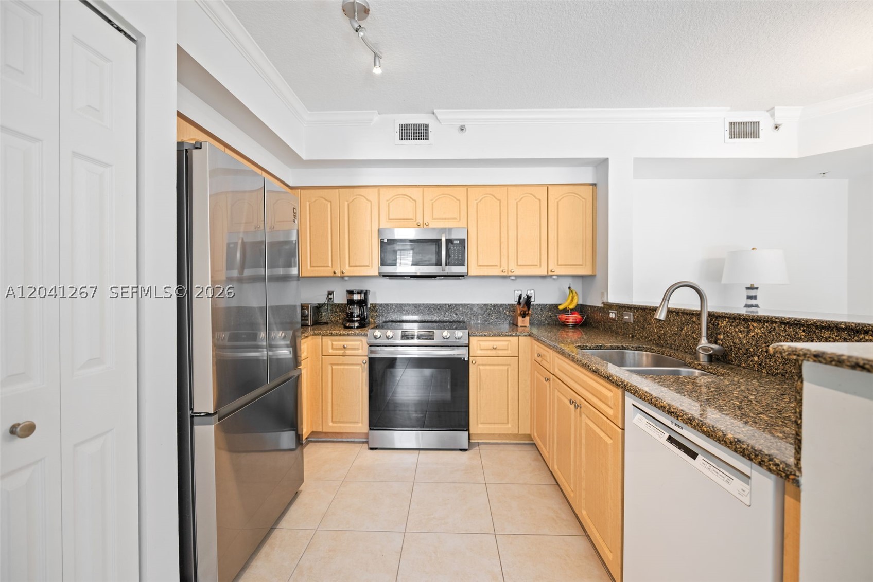 6861 SW 44th St #202 Miami, FL 33155