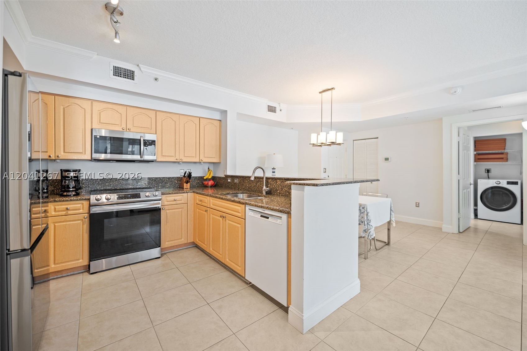 6861 SW 44th St #202 Miami, FL 33155