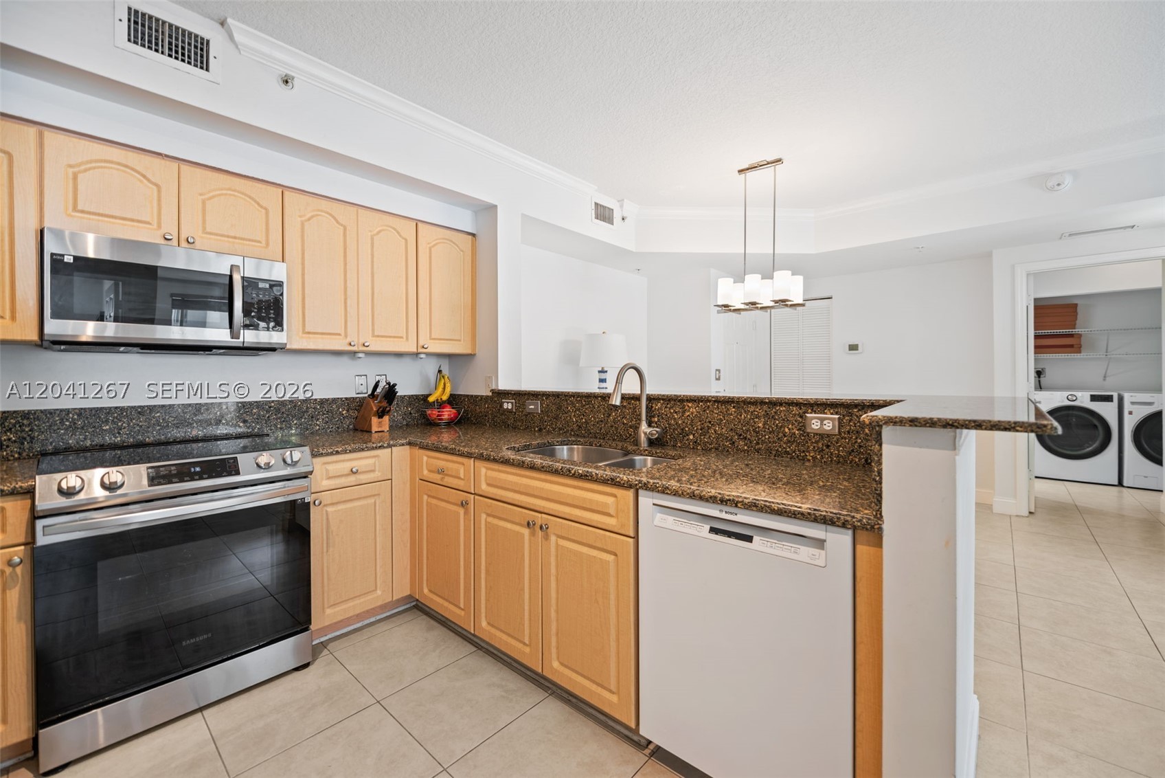 6861 SW 44th St #202 Miami, FL 33155