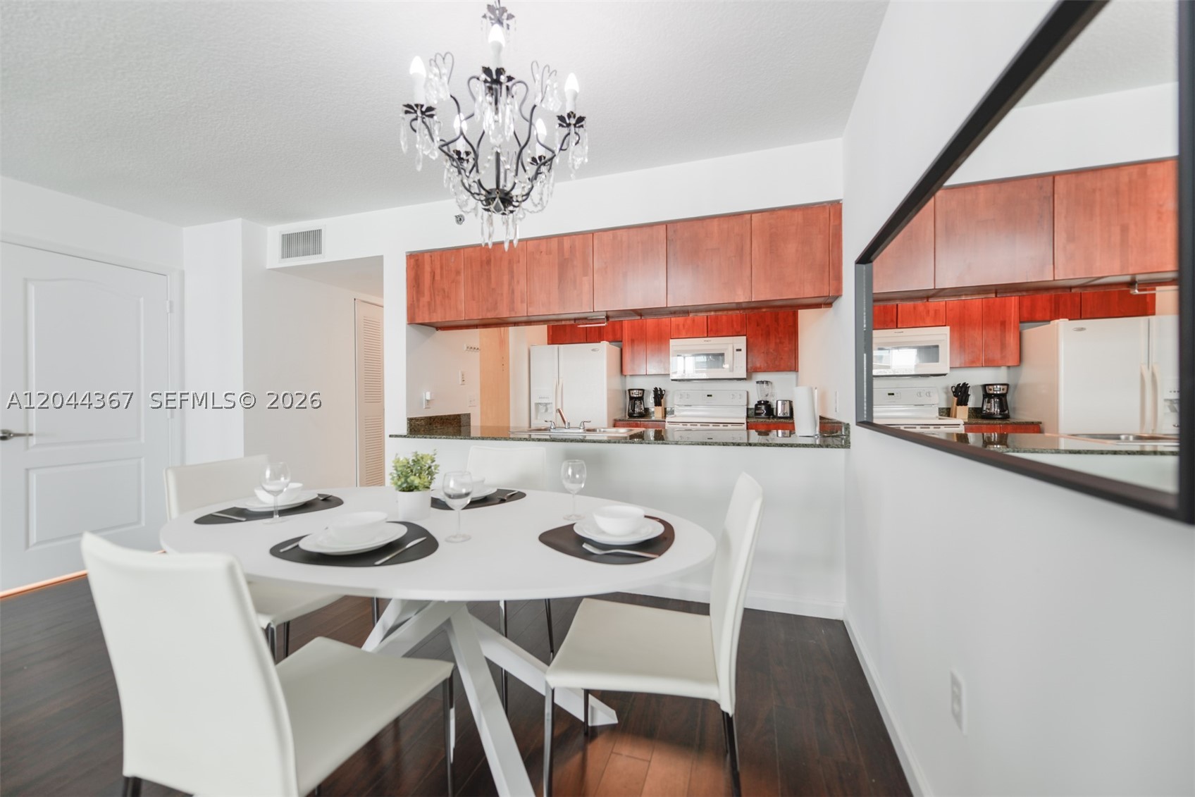 1200 Brickell Bay Dr #3614 Miami, FL 33131