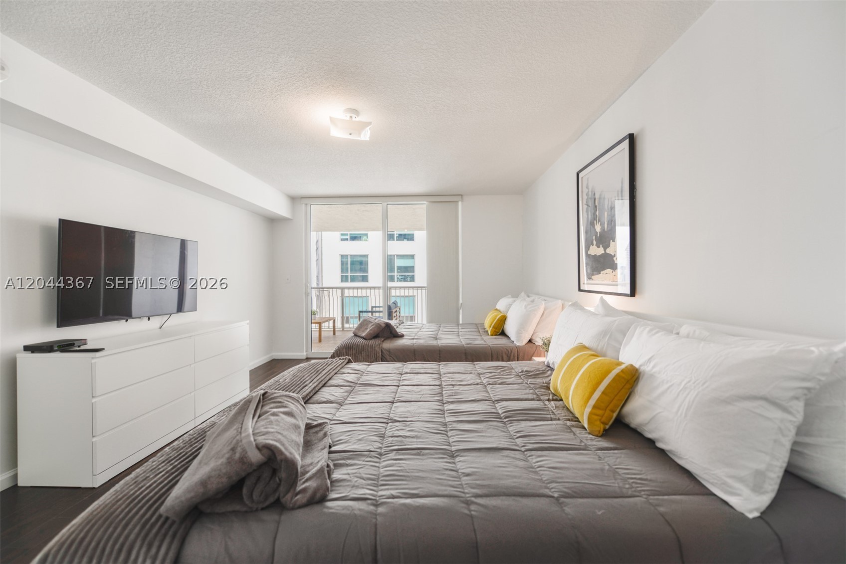 1200 Brickell Bay Dr #3614 Miami, FL 33131